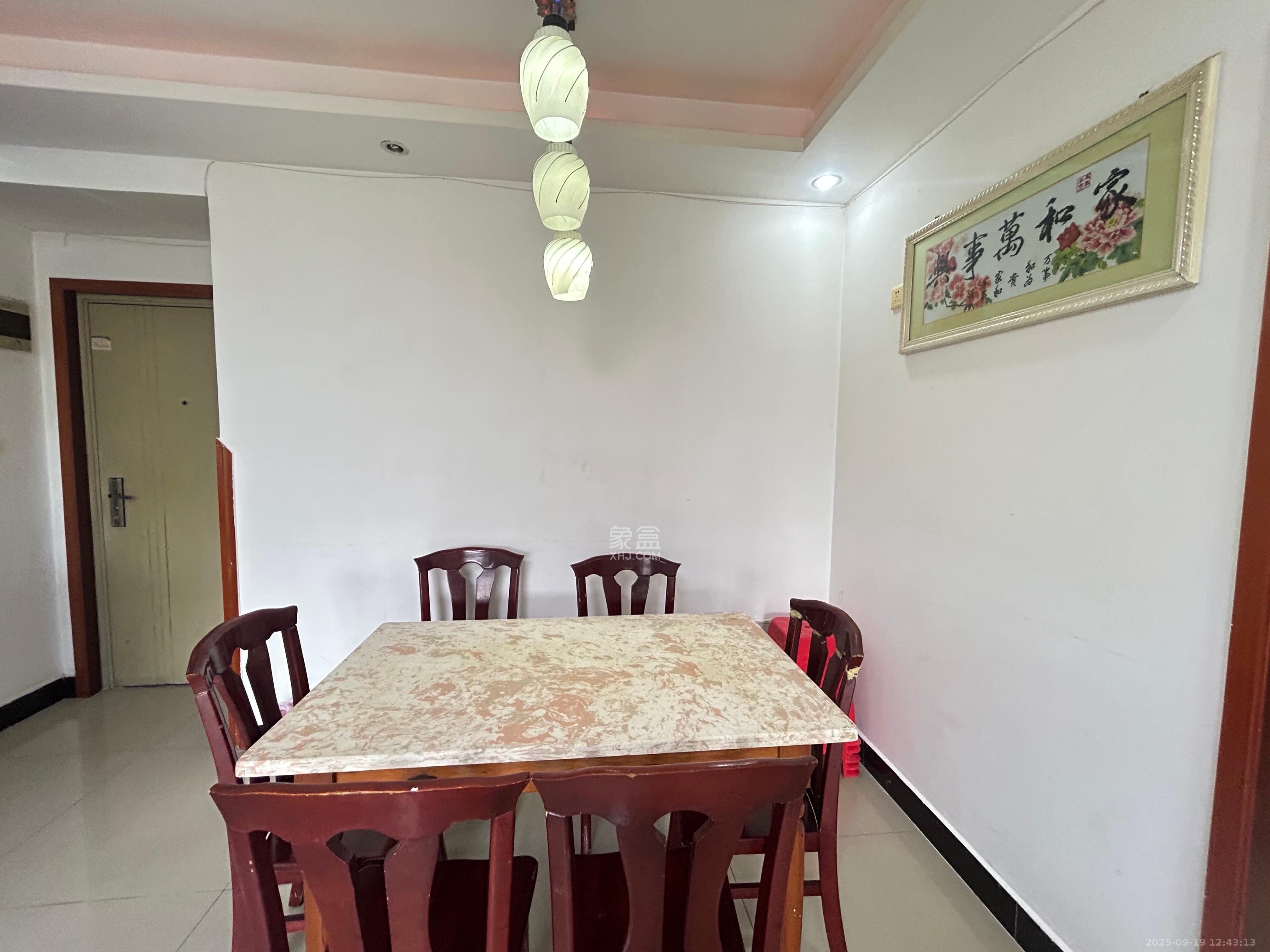 怡海星城  3室2厅1卫    1800.0元/月室内图