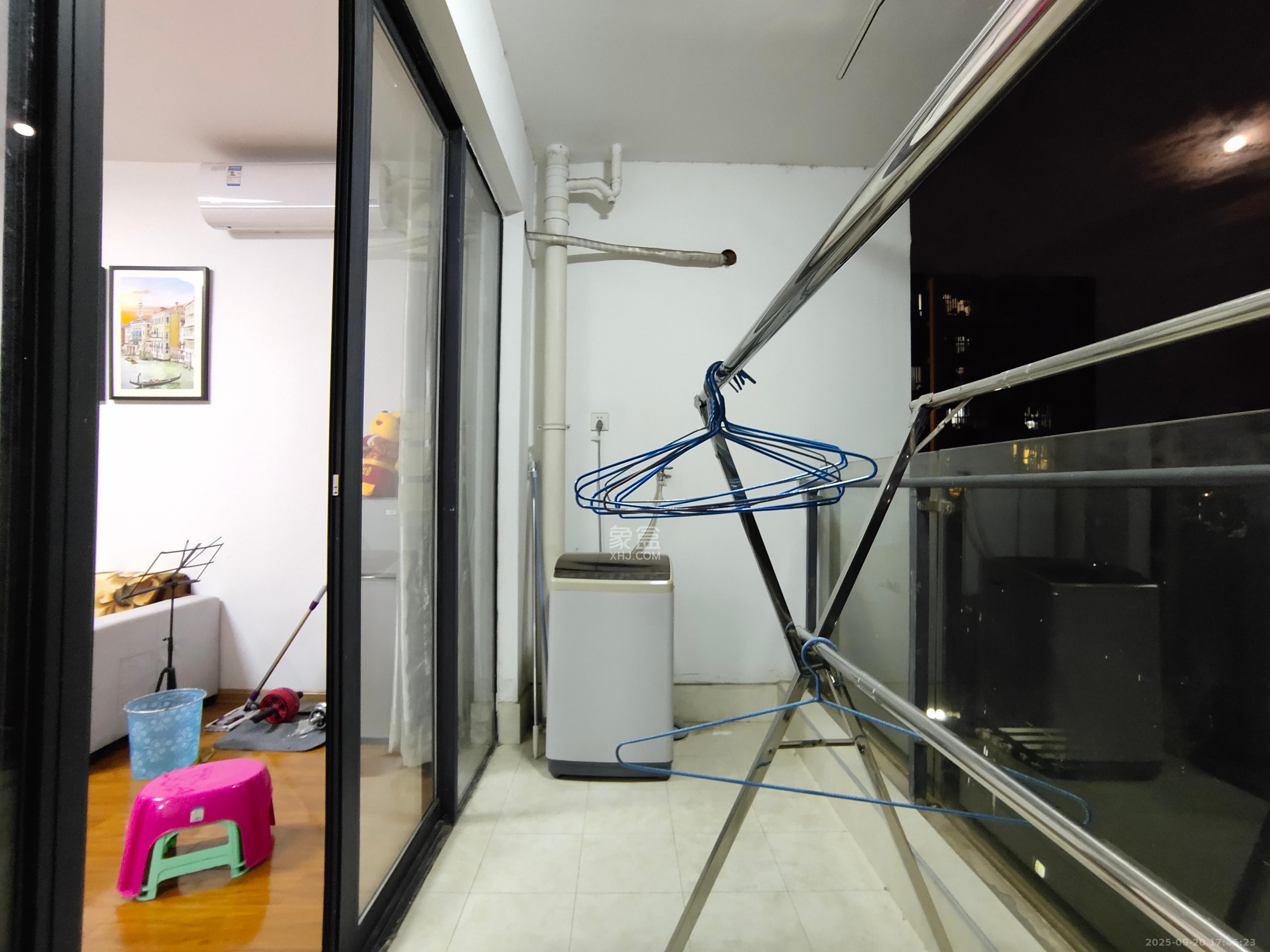 阳光100三期 1室1厅1卫 2000.0元/月 阳光100三期 1室1厅1卫 2000.0元/月室内图