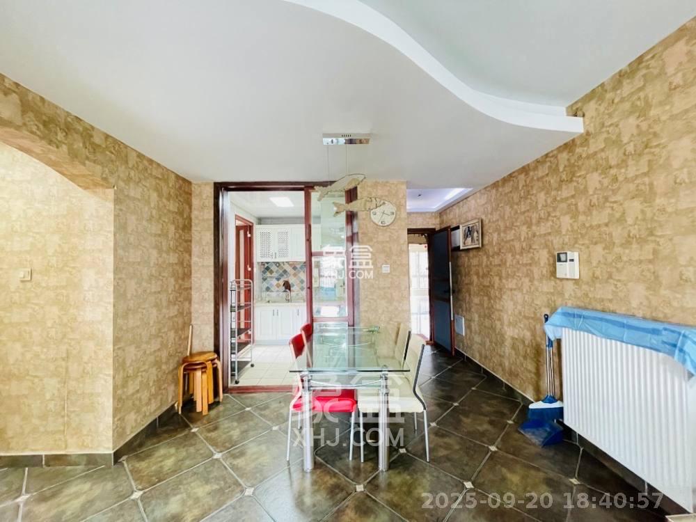 华润凤凰城三期  3室2厅1卫    2100.0元/月室内图