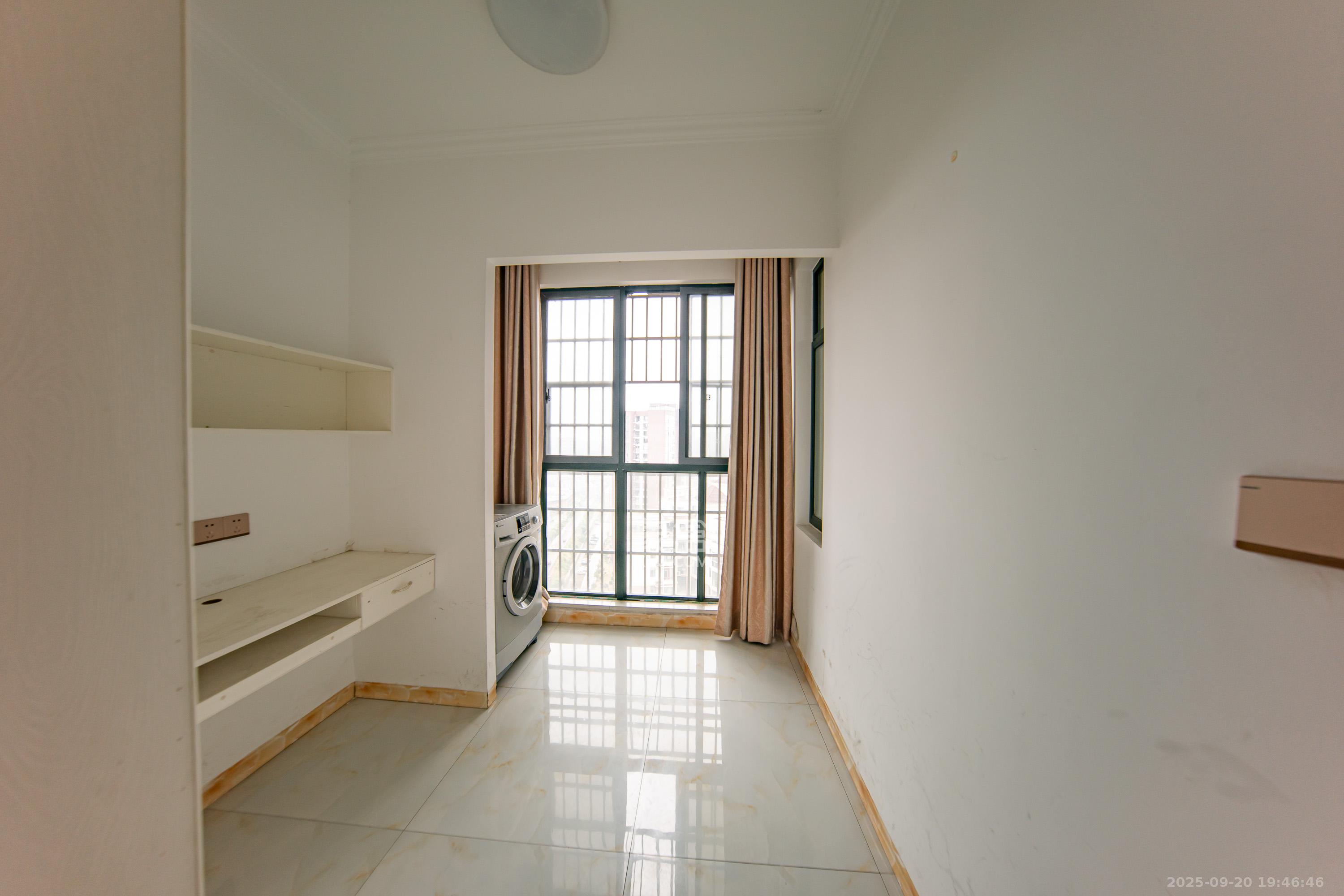 枫华府第  4室2厅2卫    74.0万其他