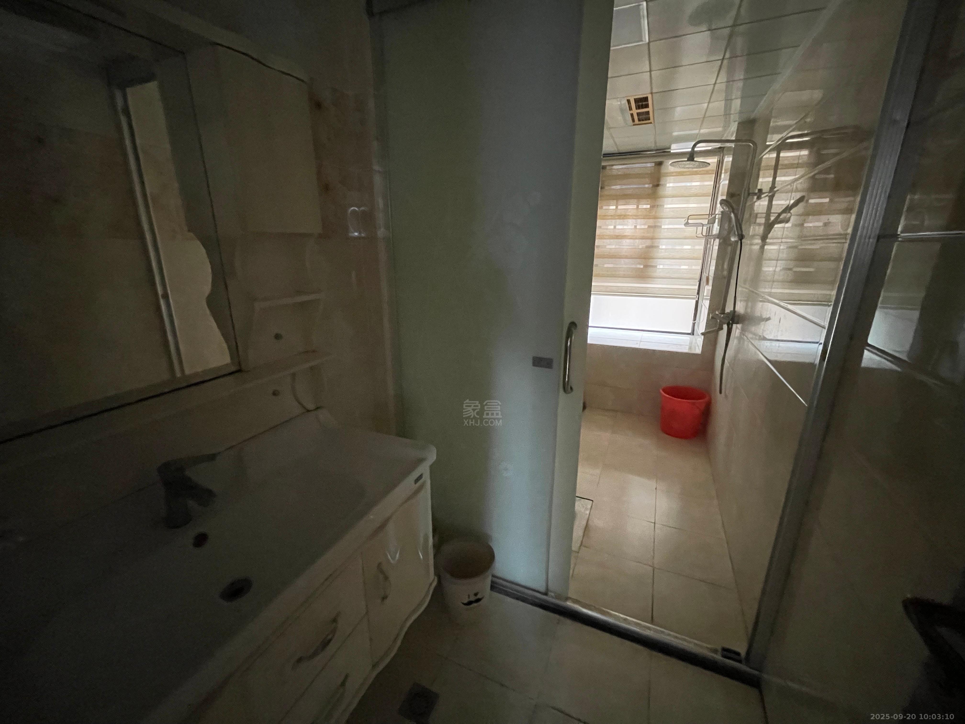 慧谷阳光  3室2厅2卫    1600.0元/月室内图