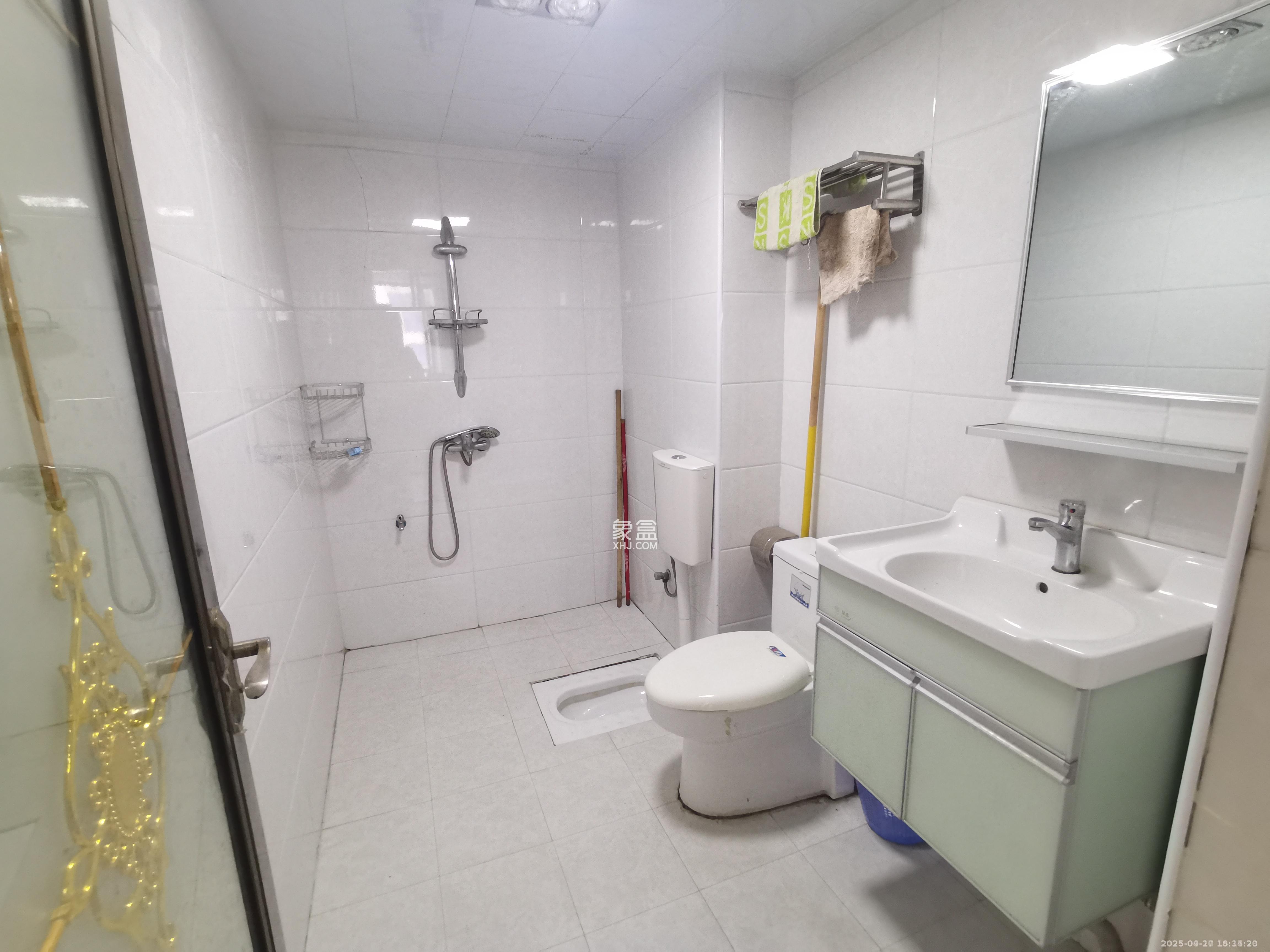 天下一家 2室2厅1卫 2400.0元/月 天下一家 2室2厅1卫 2400.0元/月室内图