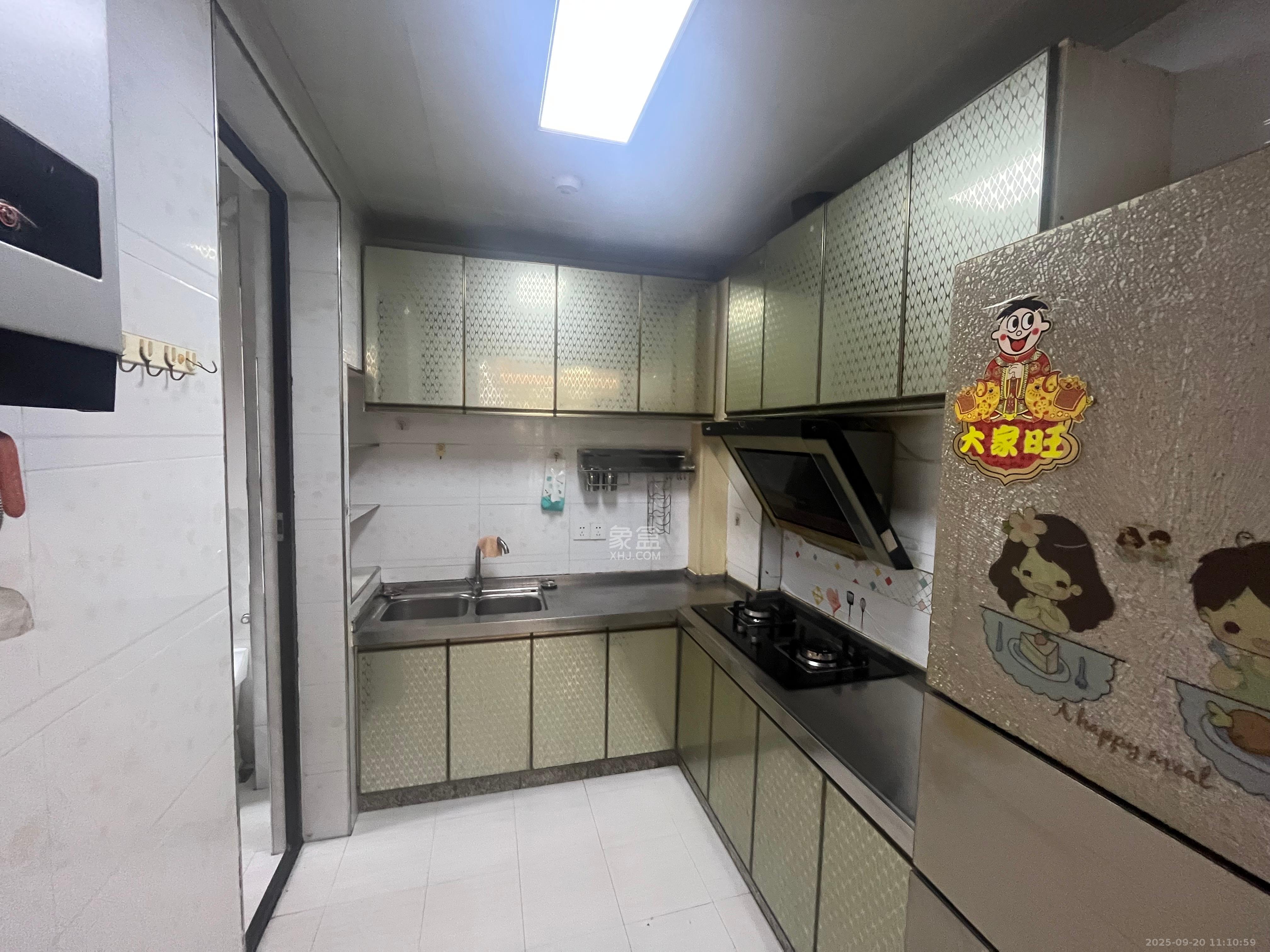 华润凤凰城三期  1室2厅1卫    2000.0元/月室内图