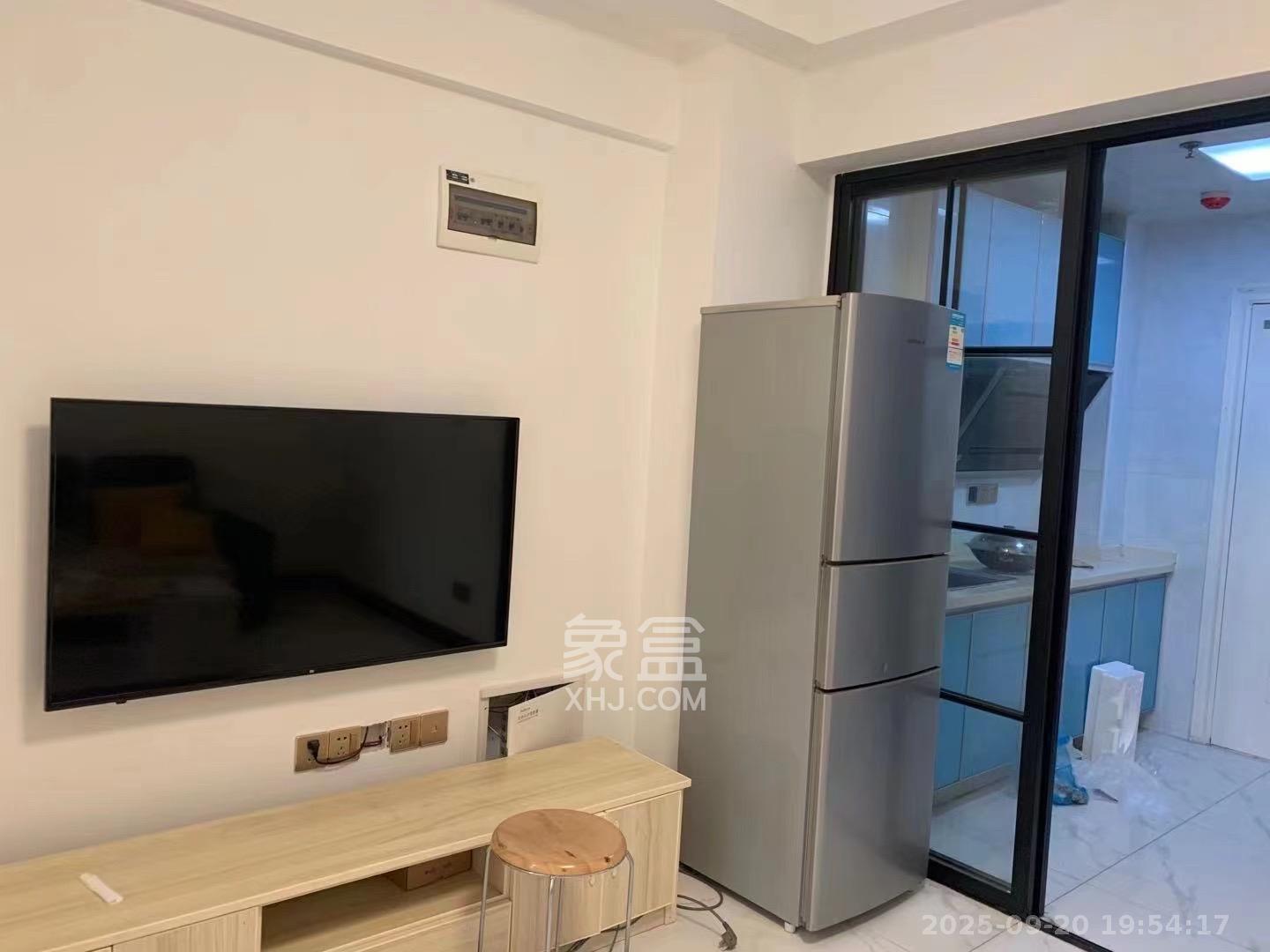 九峰远见 1室1厅1卫 1600.0元/月 九峰远见 1室1厅1卫 1600.0元/月室内图