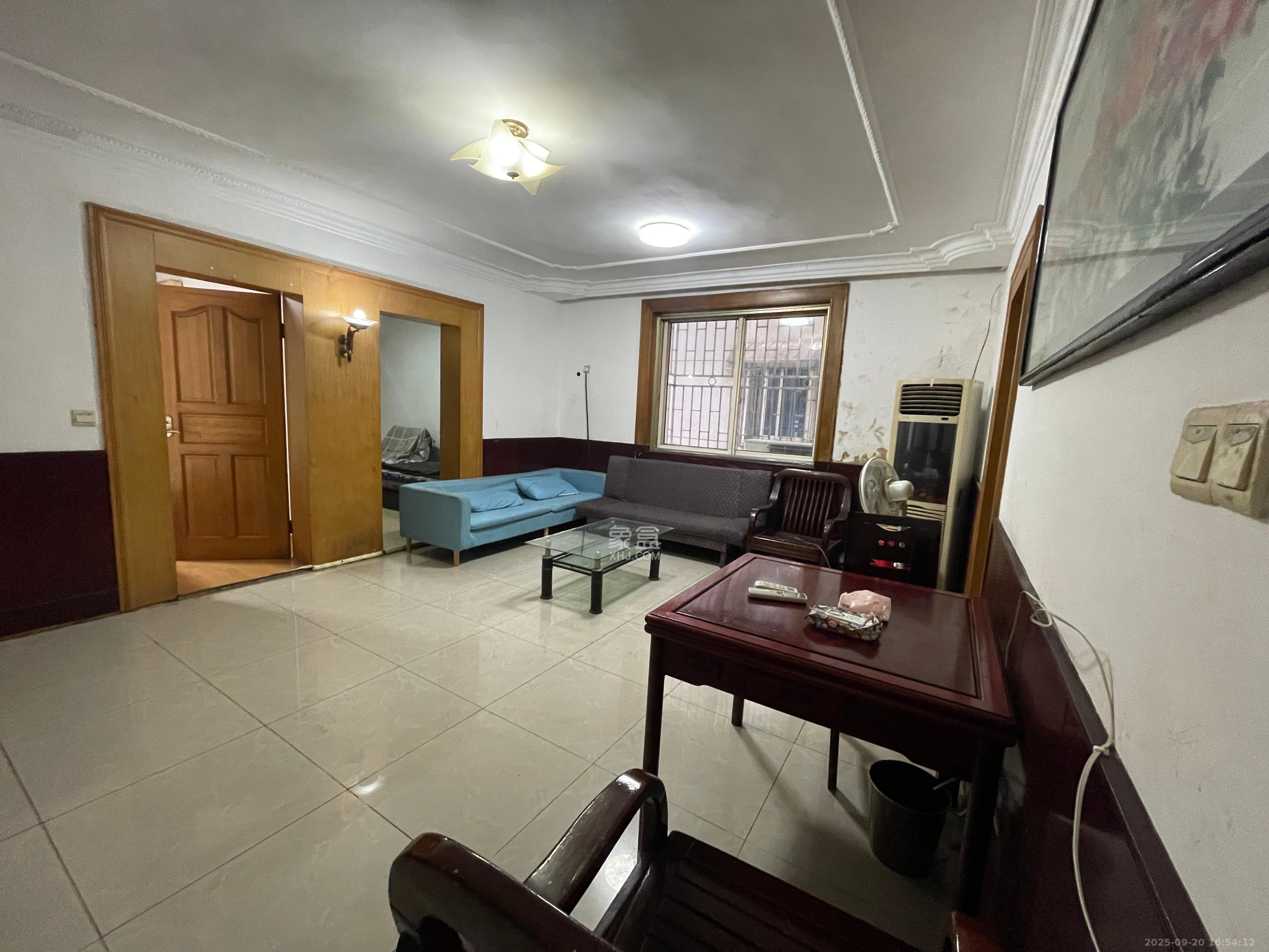 中意花苑  1室1厅1卫    1600.0元/月室内图