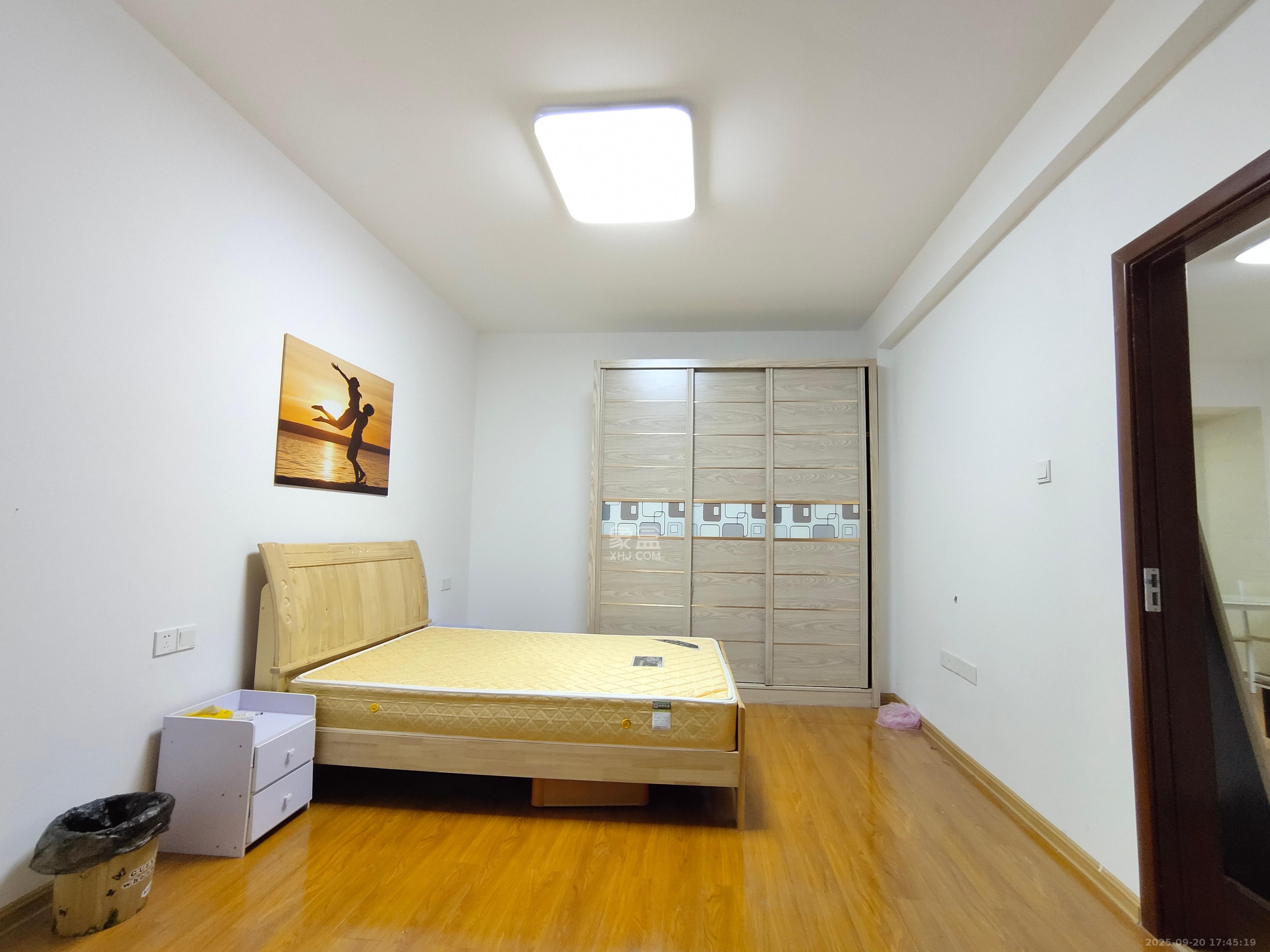 阳光100三期 1室1厅1卫 2000.0元/月 阳光100三期 1室1厅1卫 2000.0元/月室内图