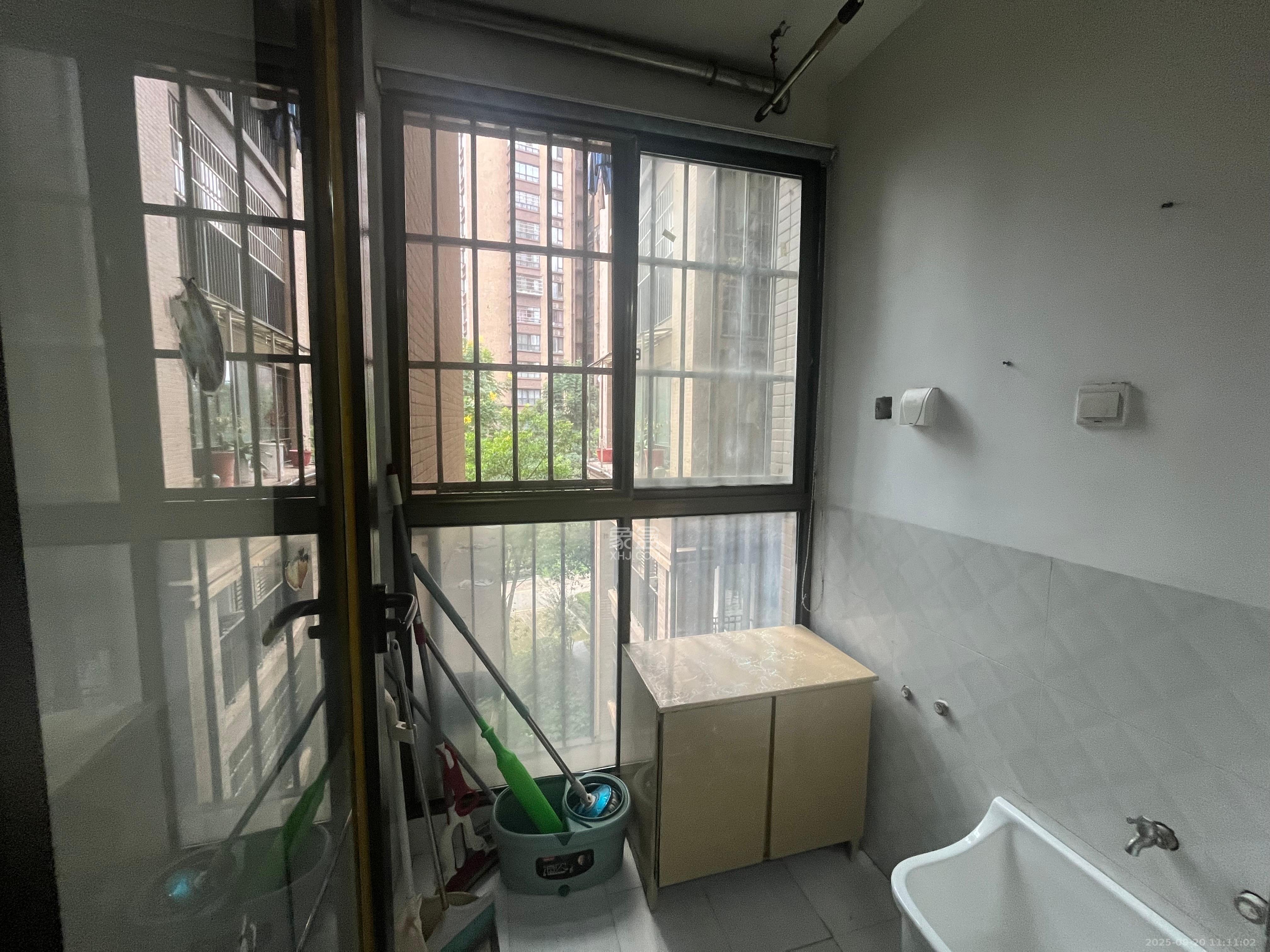 华润凤凰城三期 1室2厅1卫 2000.0元/月 华润凤凰城三期 1室2厅1卫 2000.0元/月室内图