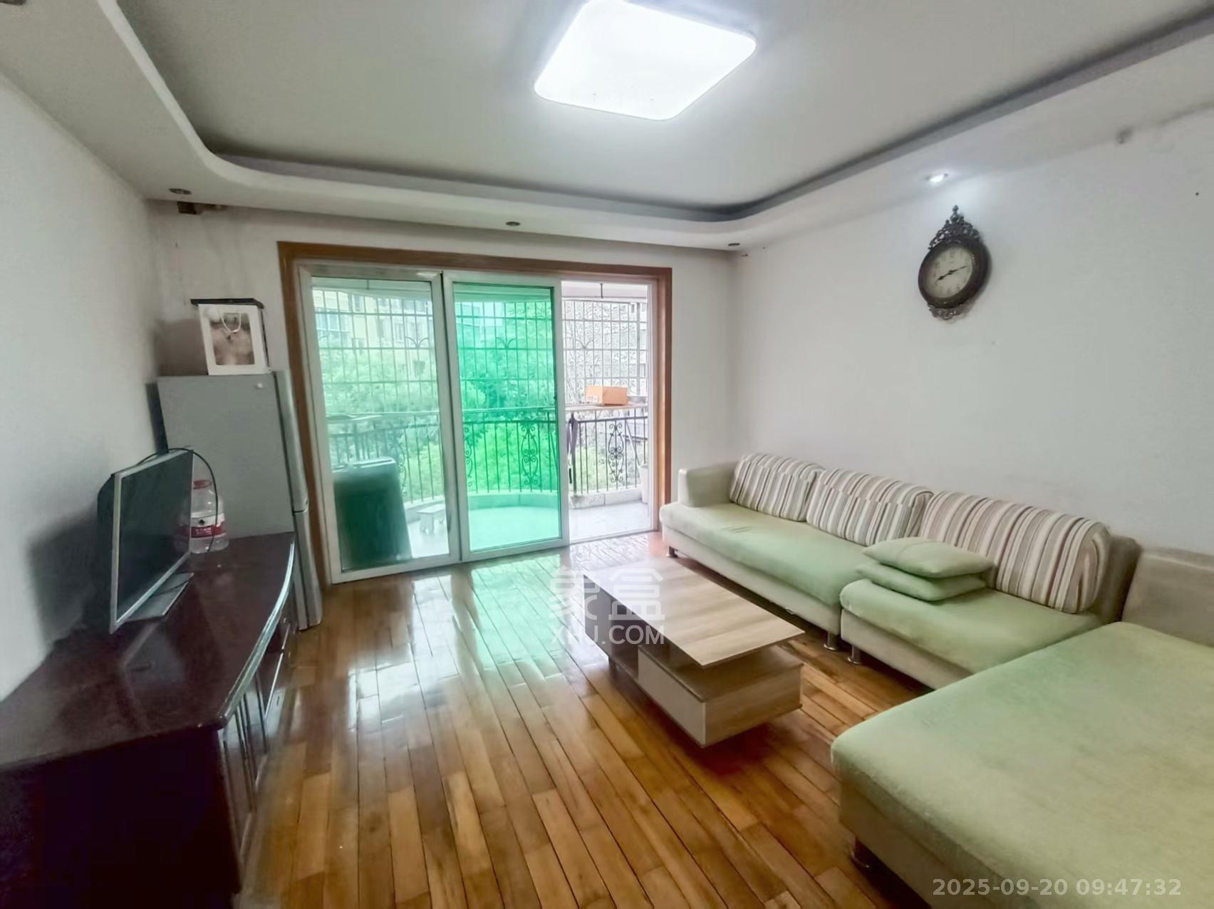 恩瑞麓山名园(龙王港小区)  2室2厅1卫    1850.0元/月 恩瑞麓山名园(龙王港小区)  2室2厅1卫    1850.0元/月