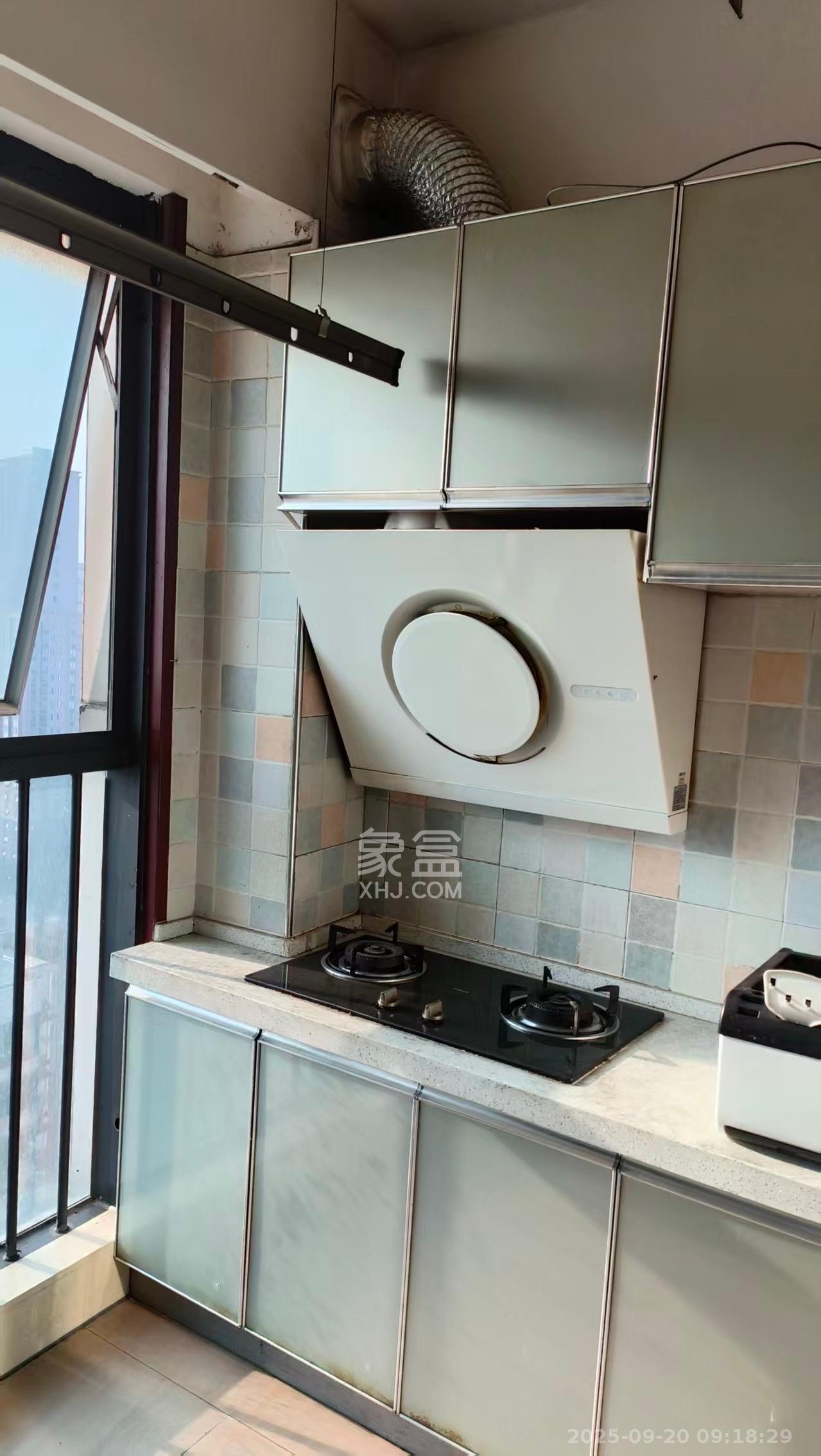 东塘瑞府  1室1厅1卫    1500.0元/月室内图