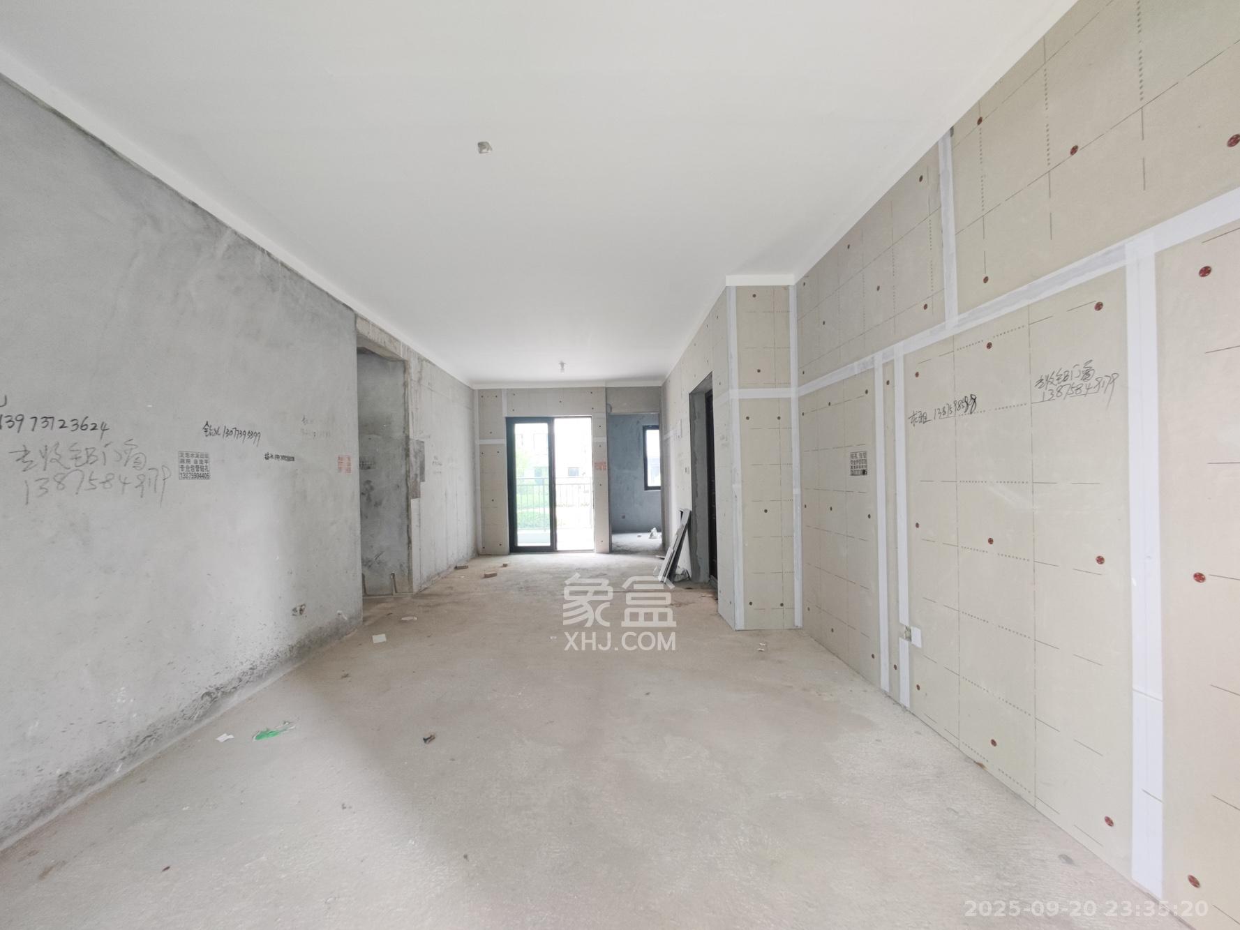 远洋红星天铂二期 3室2厅2卫 117.0万 远洋红星天铂二期 3室2厅2卫 117.0万客厅