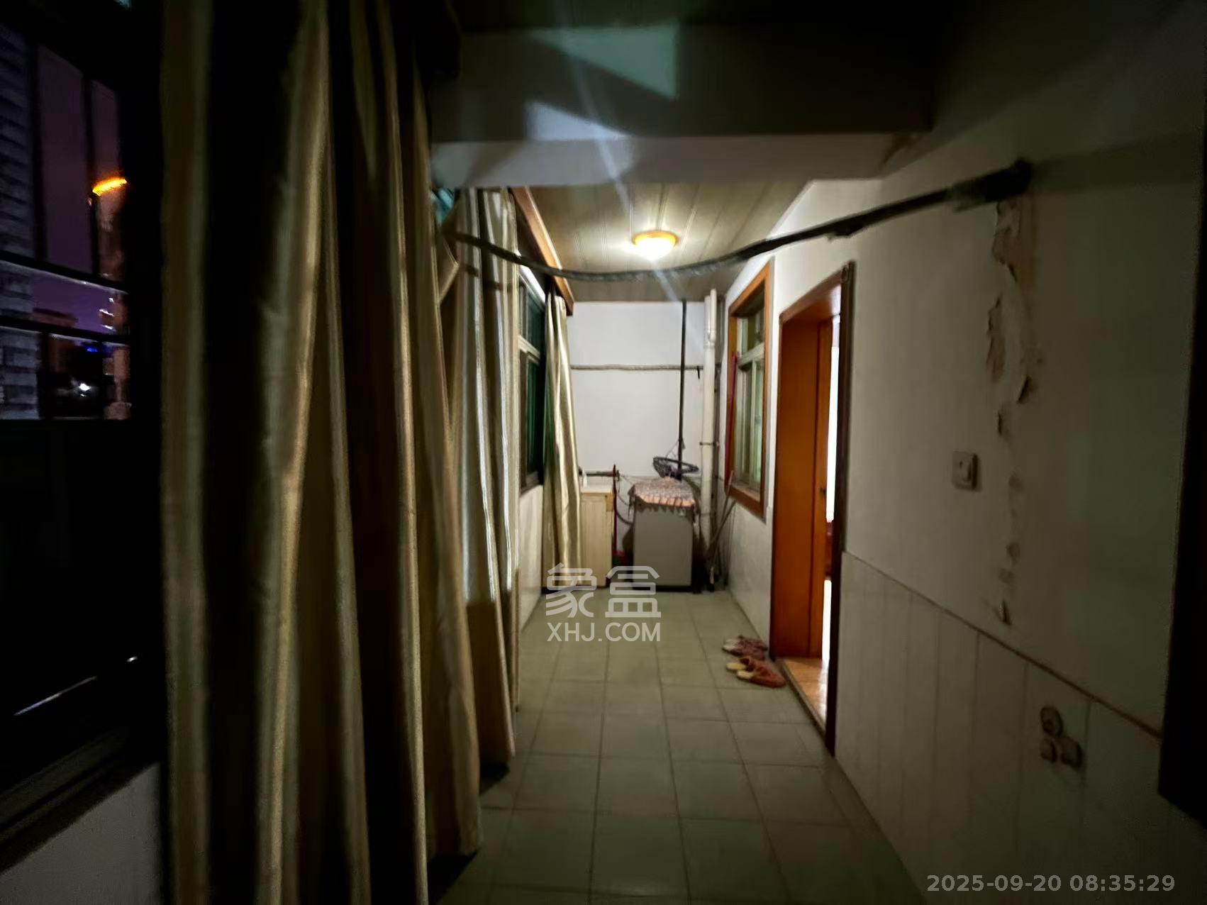 轻化公司宿舍向东南6号(产权南湖路46号) 3室2厅1卫 1500.0元/月 轻化公司宿舍向东南6号(产权南湖路46号) 3室2厅1卫 1500.0元/月室内图