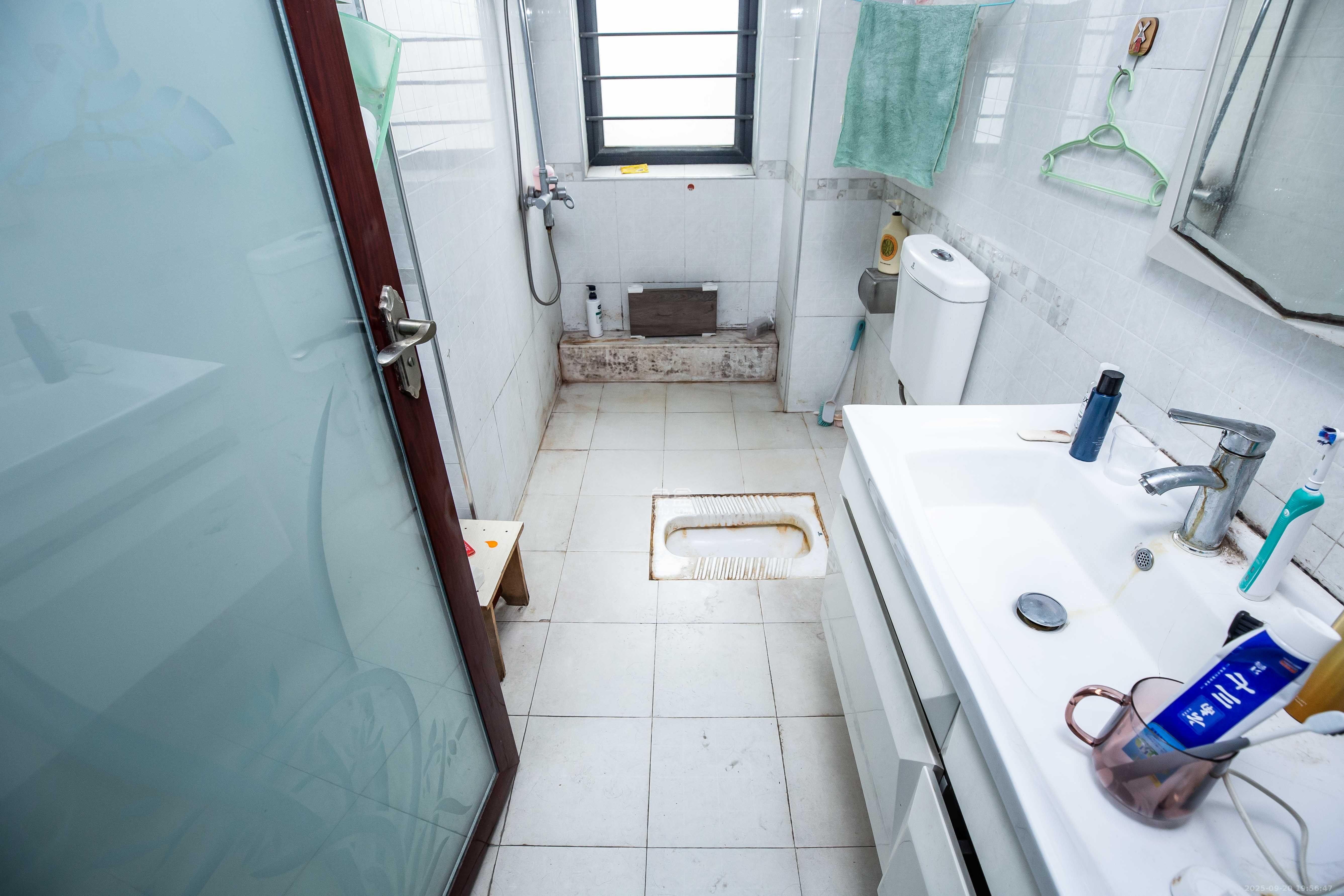 莱茵城 3室2厅1卫 2100.0元/月 莱茵城 3室2厅1卫 2100.0元/月室内图