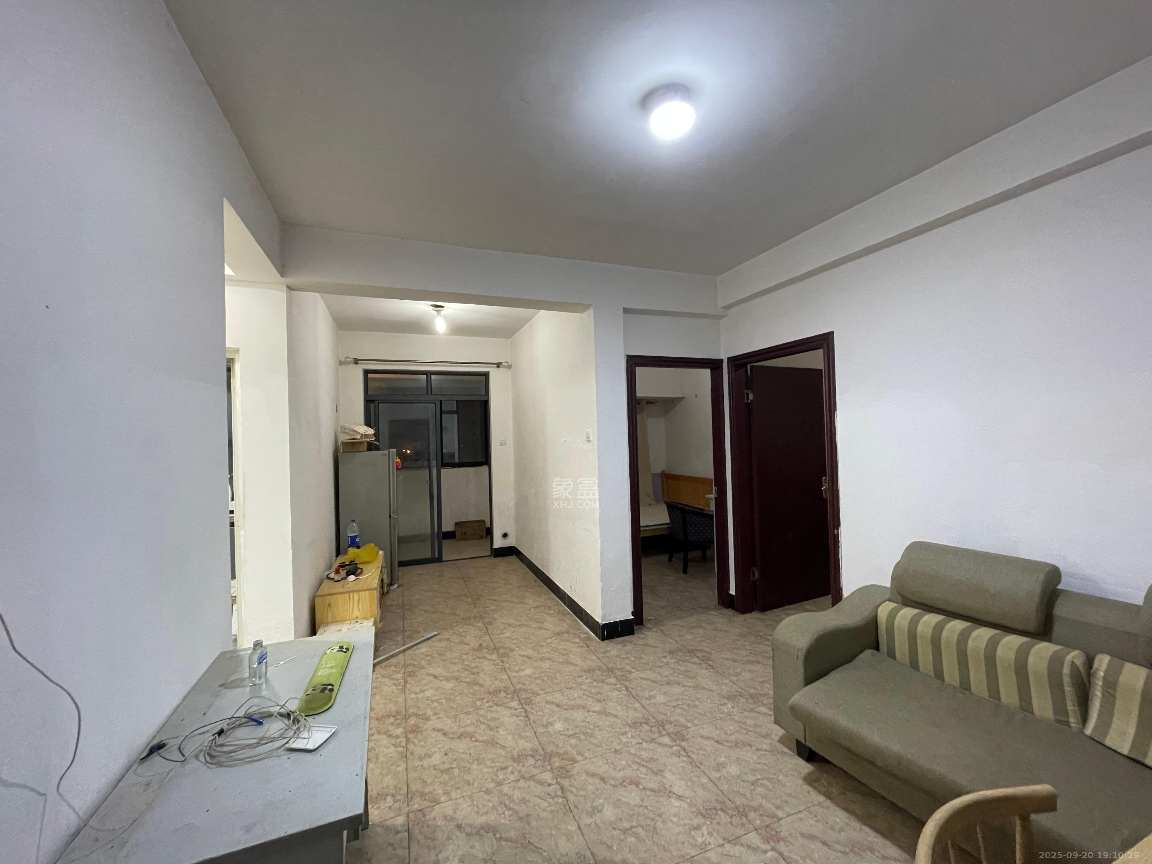 广盛华苑  2室1厅1卫    2000.0元/月室内图