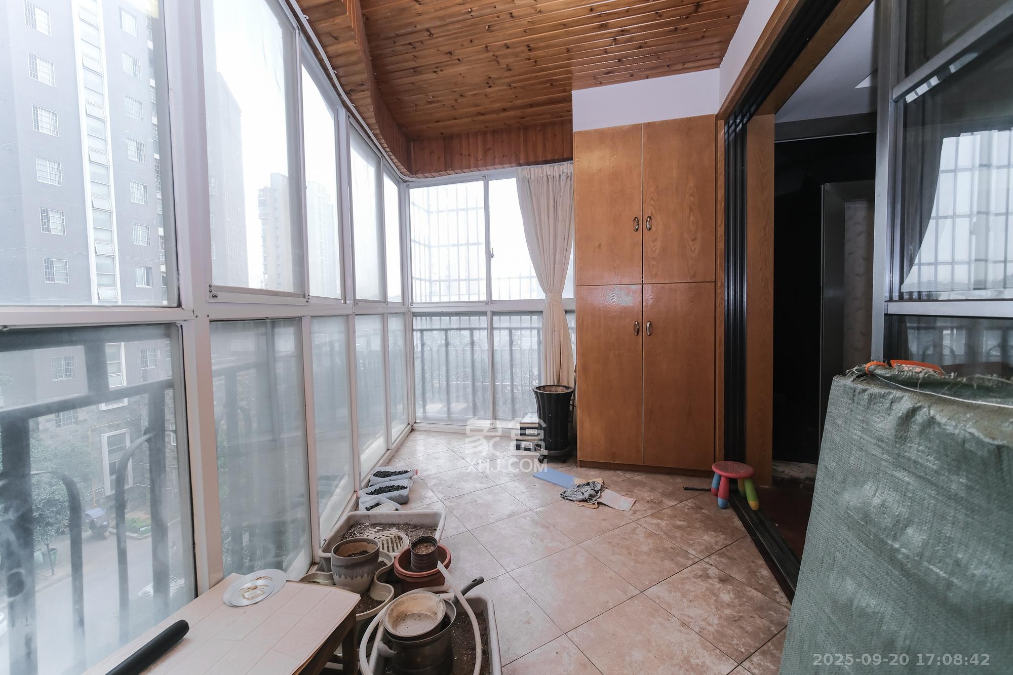 红树湾 3室2厅2卫 79.8万 红树湾 3室2厅2卫 79.8万阳台