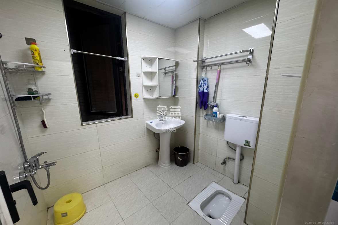 优山美地  3室1厅1卫    2100.0元/月 优山美地  3室1厅1卫    2100.0元/月室内图