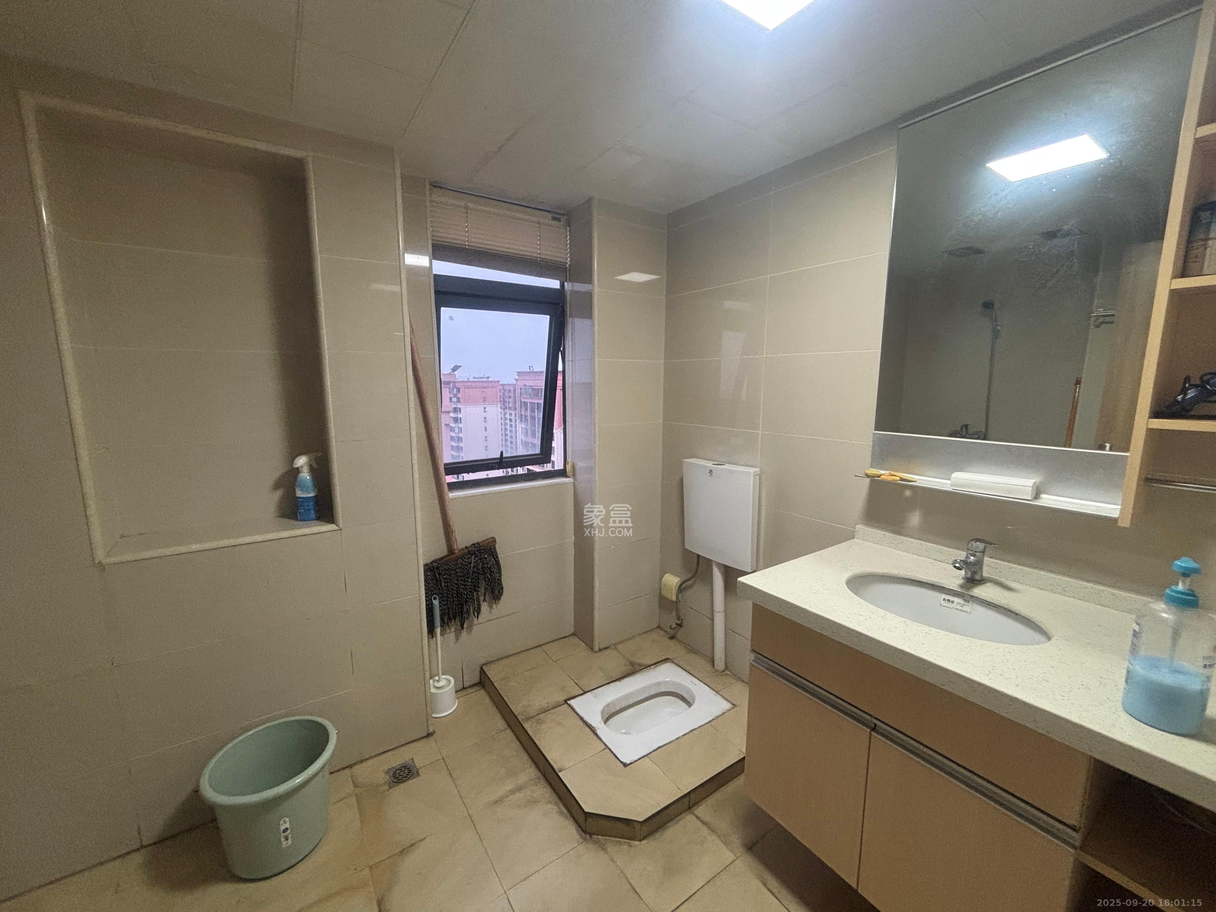 五矿万境蓝山  3室2厅1卫    2300.0元/月室内图