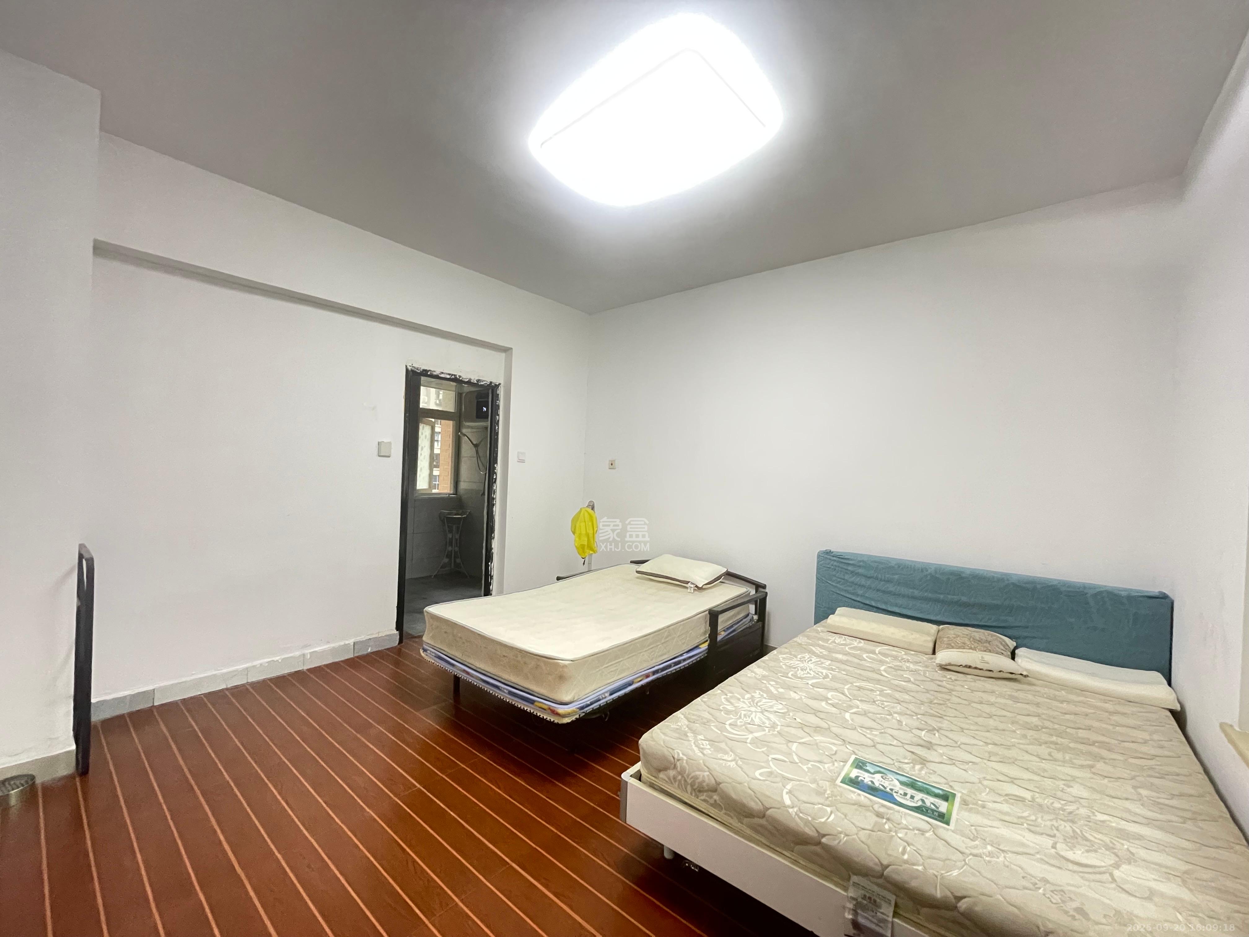上河国际C区  3室2厅2卫    2500.0元/月室内图