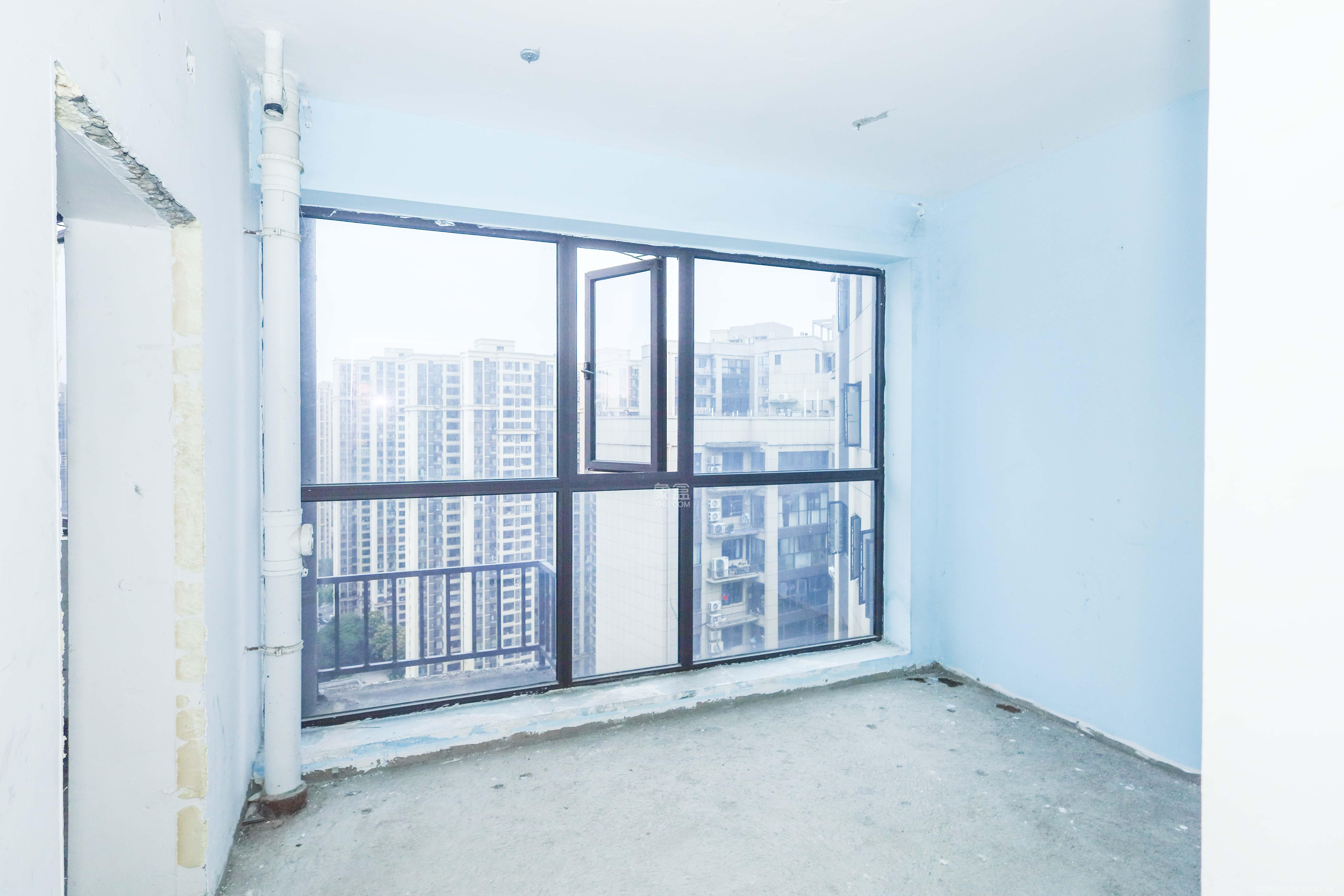 中国铁建梅溪青秀二期  4室2厅2卫    158.0万卧室