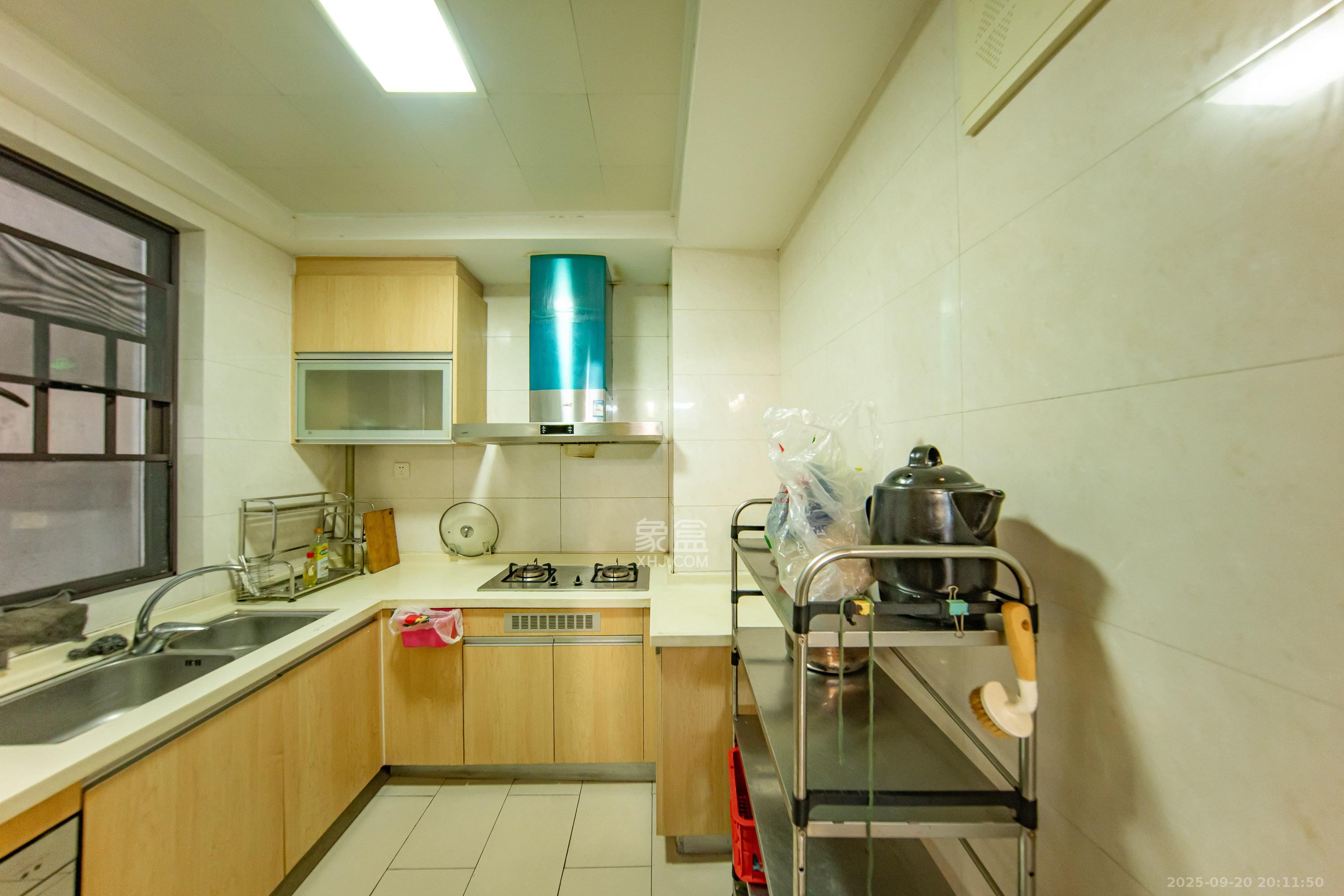 中海国际三期  3室2厅2卫    2200.0元/月室内图