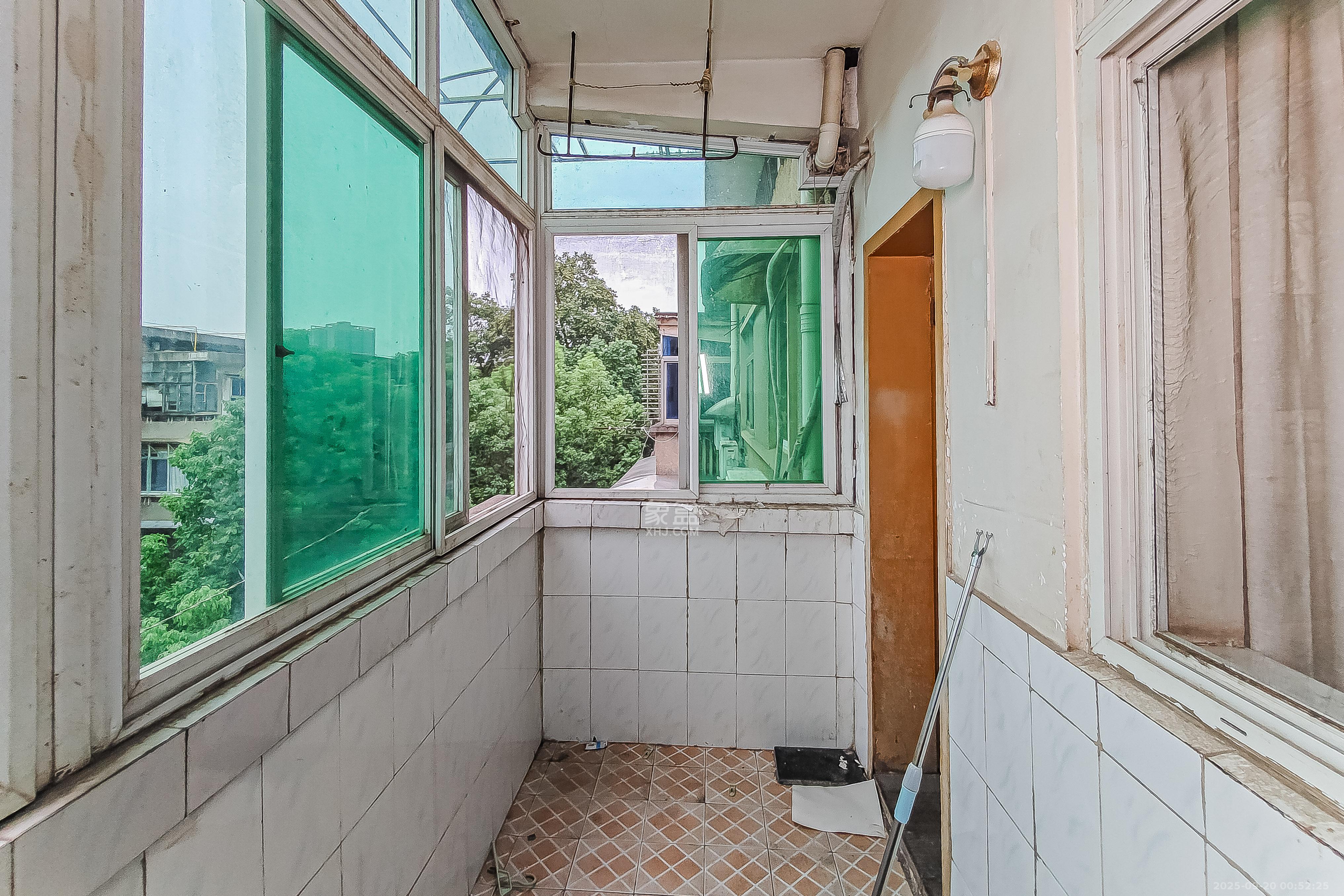 长岭水电八局宿舍 3室1厅1卫 38.0万 长岭水电八局宿舍 3室1厅1卫 38.0万阳台