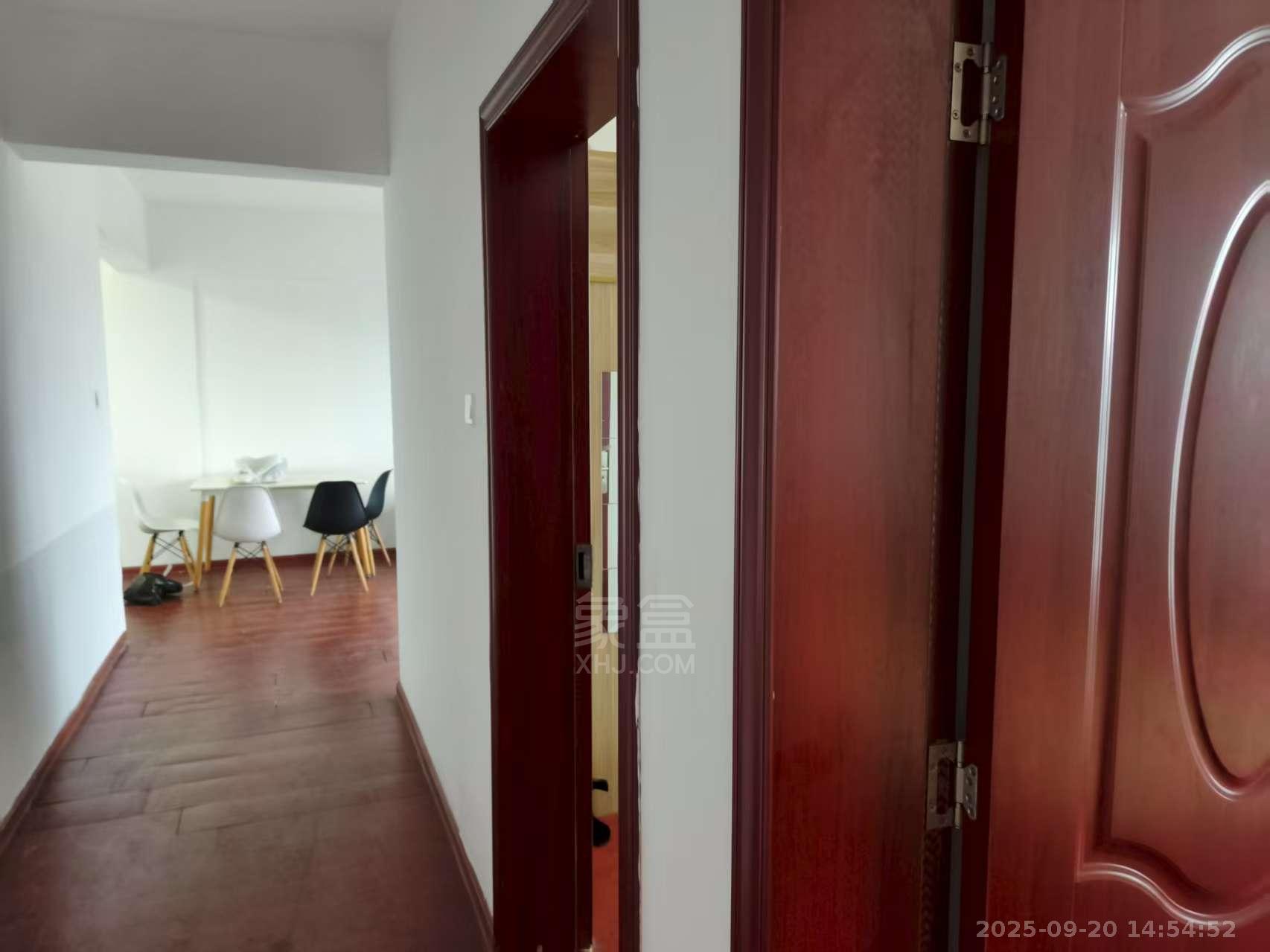 庐山恋 2室2厅1卫 1400.0元/月 庐山恋 2室2厅1卫 1400.0元/月室内图