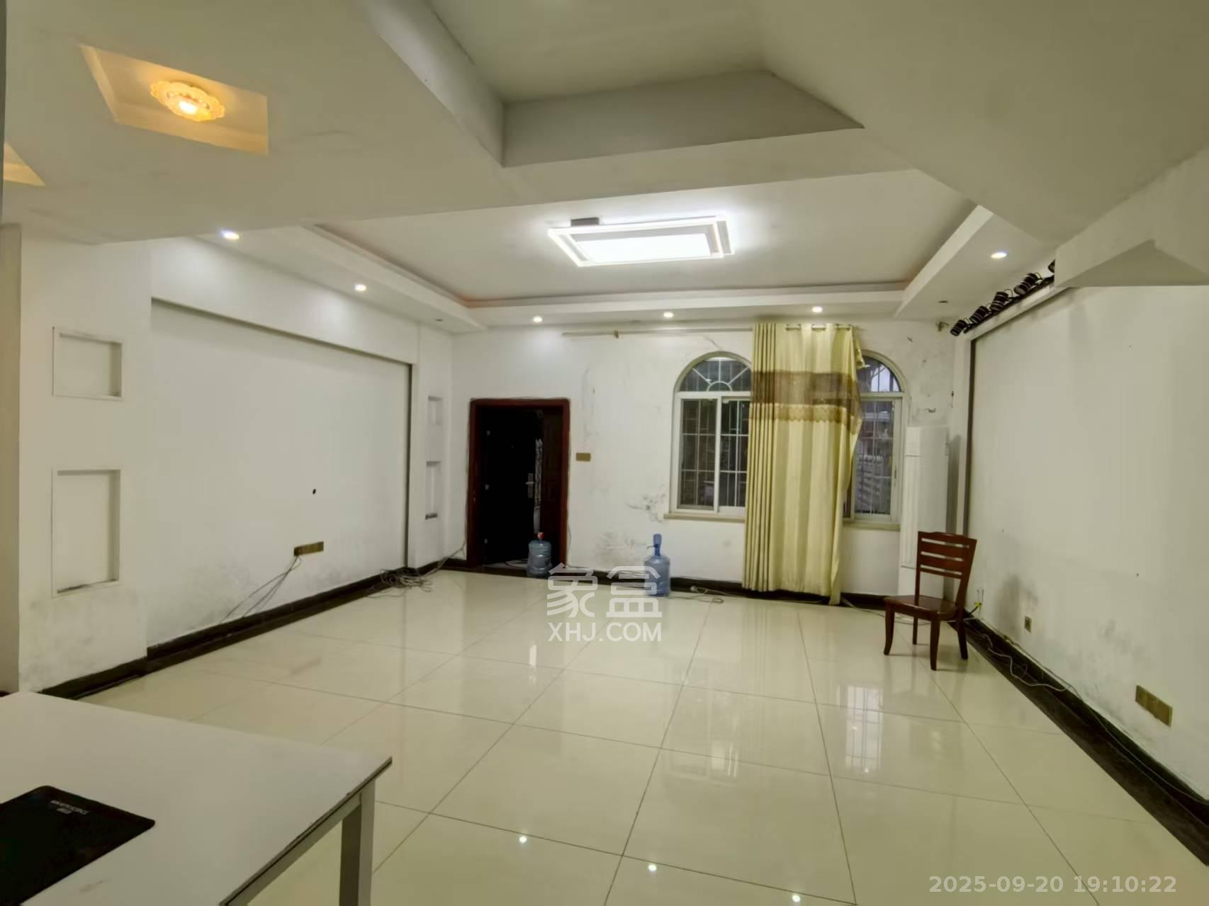 山水英伦 6室2厅3卫 5500.0元/月 山水英伦 6室2厅3卫 5500.0元/月室内图