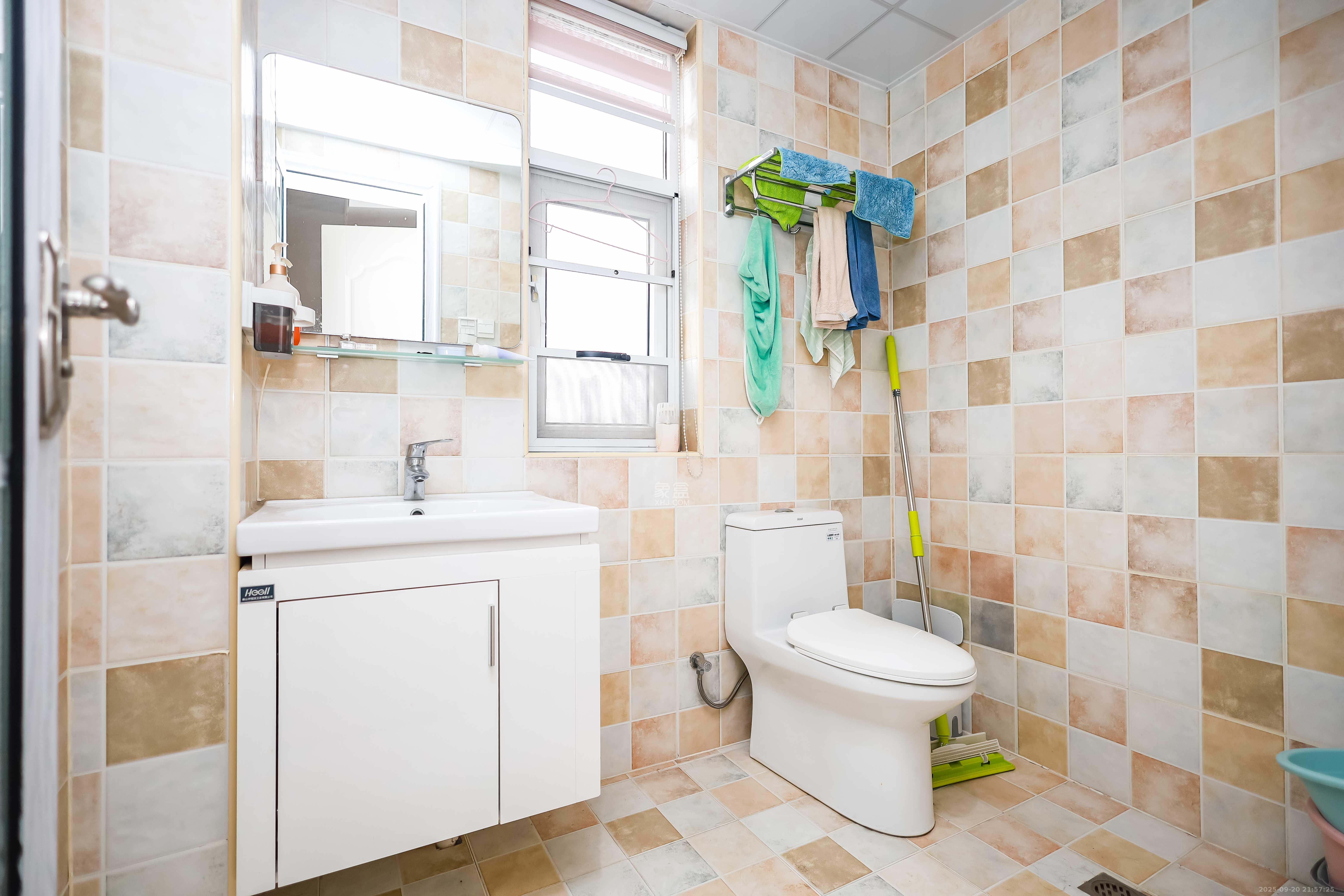 天麓尚层 3室2厅2卫 84.0万 天麓尚层 3室2厅2卫 84.0万卫生间