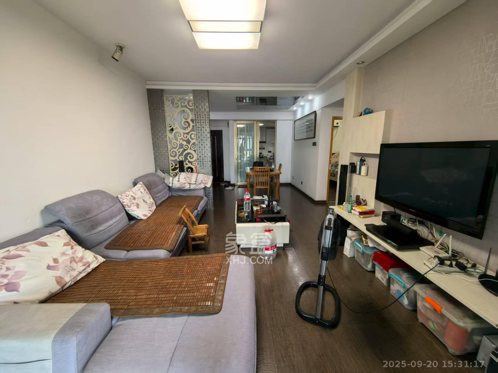 银港水晶城 2室2厅1卫 2400.0元/月 银港水晶城 2室2厅1卫 2400.0元/月室内图