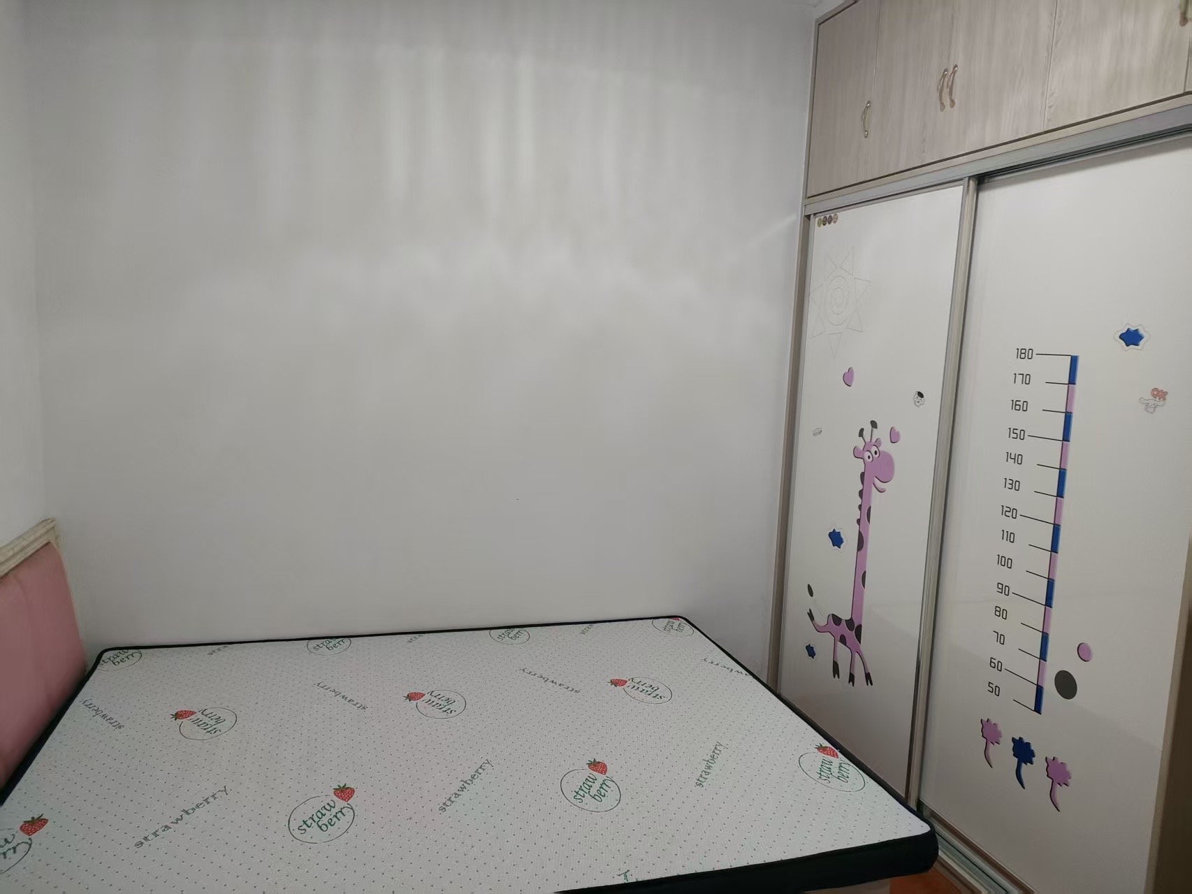 丽景天下一期  3室2厅2卫   60.00万卧室