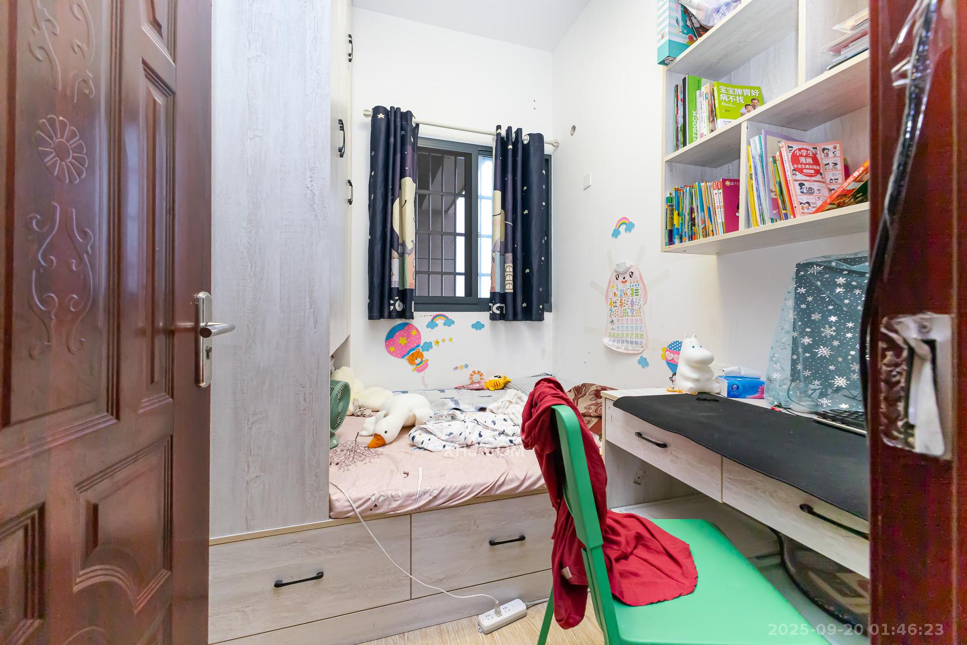 嘉宇银杉(嘉宇西苑) 3室2厅1卫 72.0万 嘉宇银杉(嘉宇西苑) 3室2厅1卫 72.0万卧室