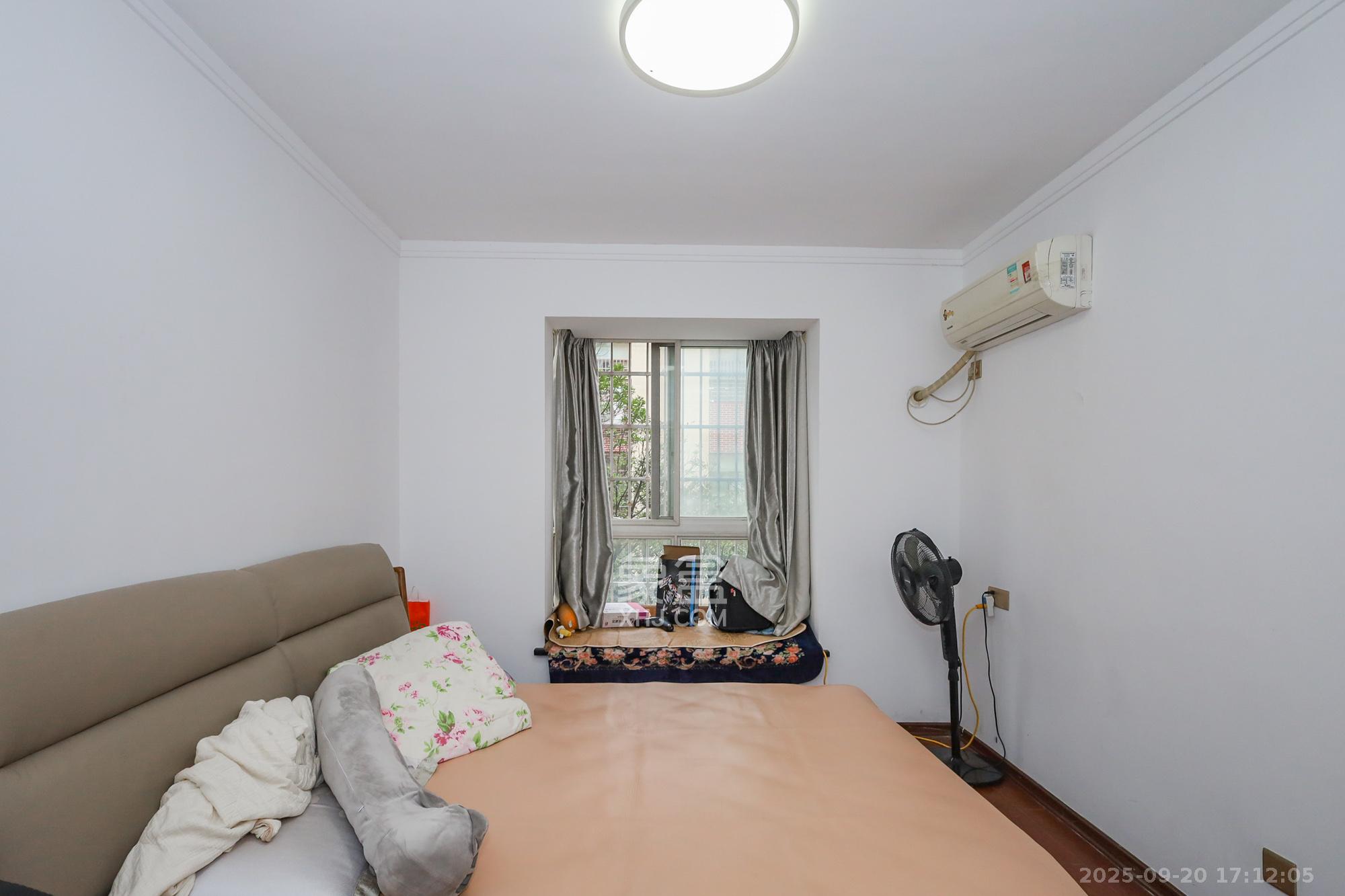 德润园  3室2厅1卫    67.8万卧室