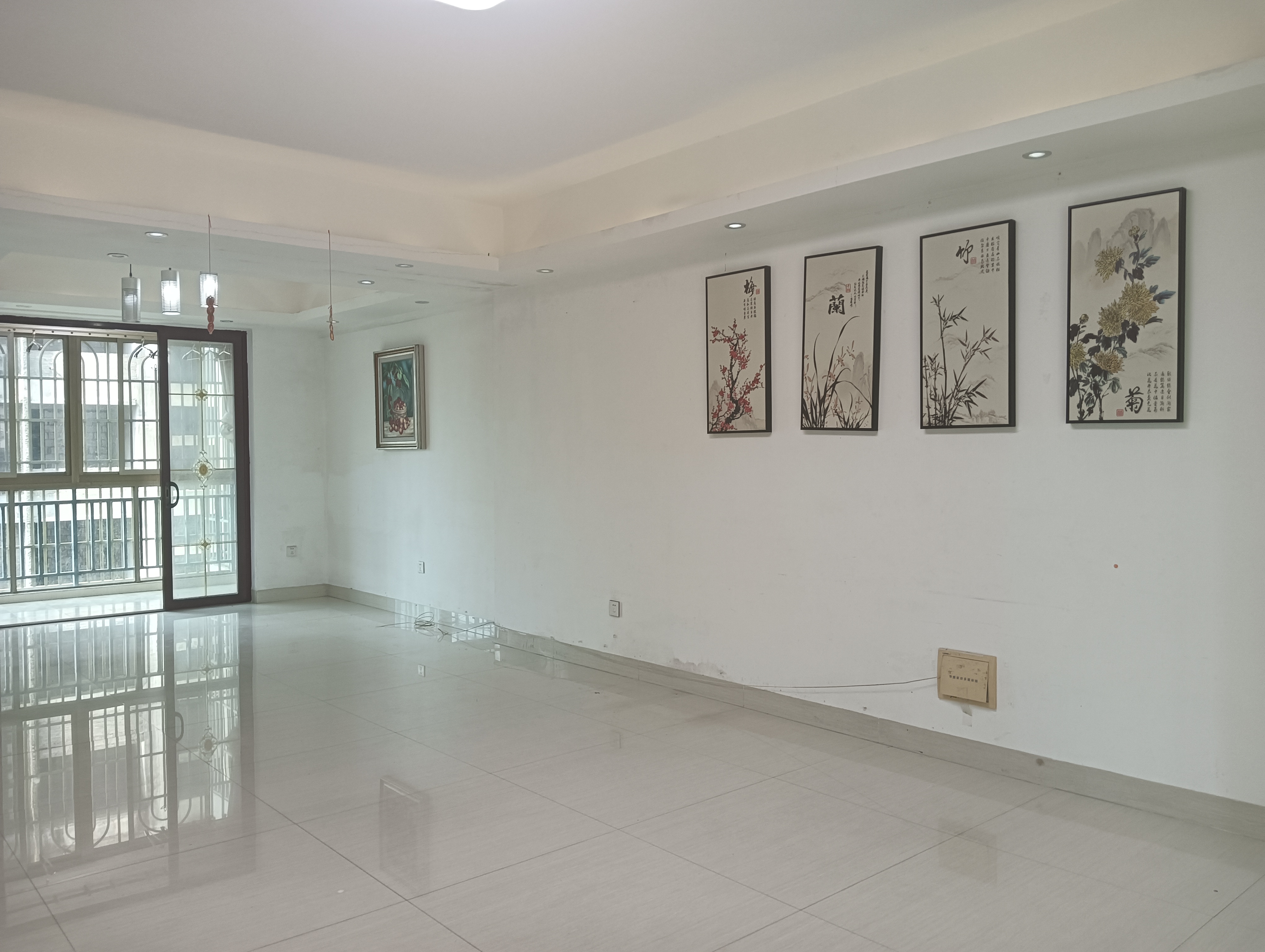 迎宾嘉园  4室2厅2卫    3500.0元/月 迎宾嘉园  4室2厅2卫    3500.0元/月室内图