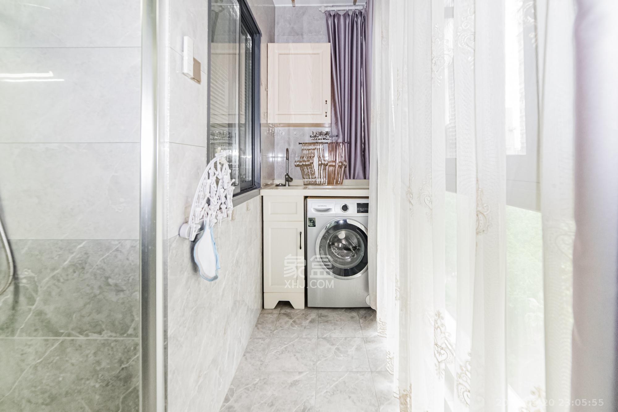 万国城(当代满庭春MOMA)二期 3室2厅2卫 150.0万 万国城(当代满庭春MOMA)二期 3室2厅2卫 150.0万阳台