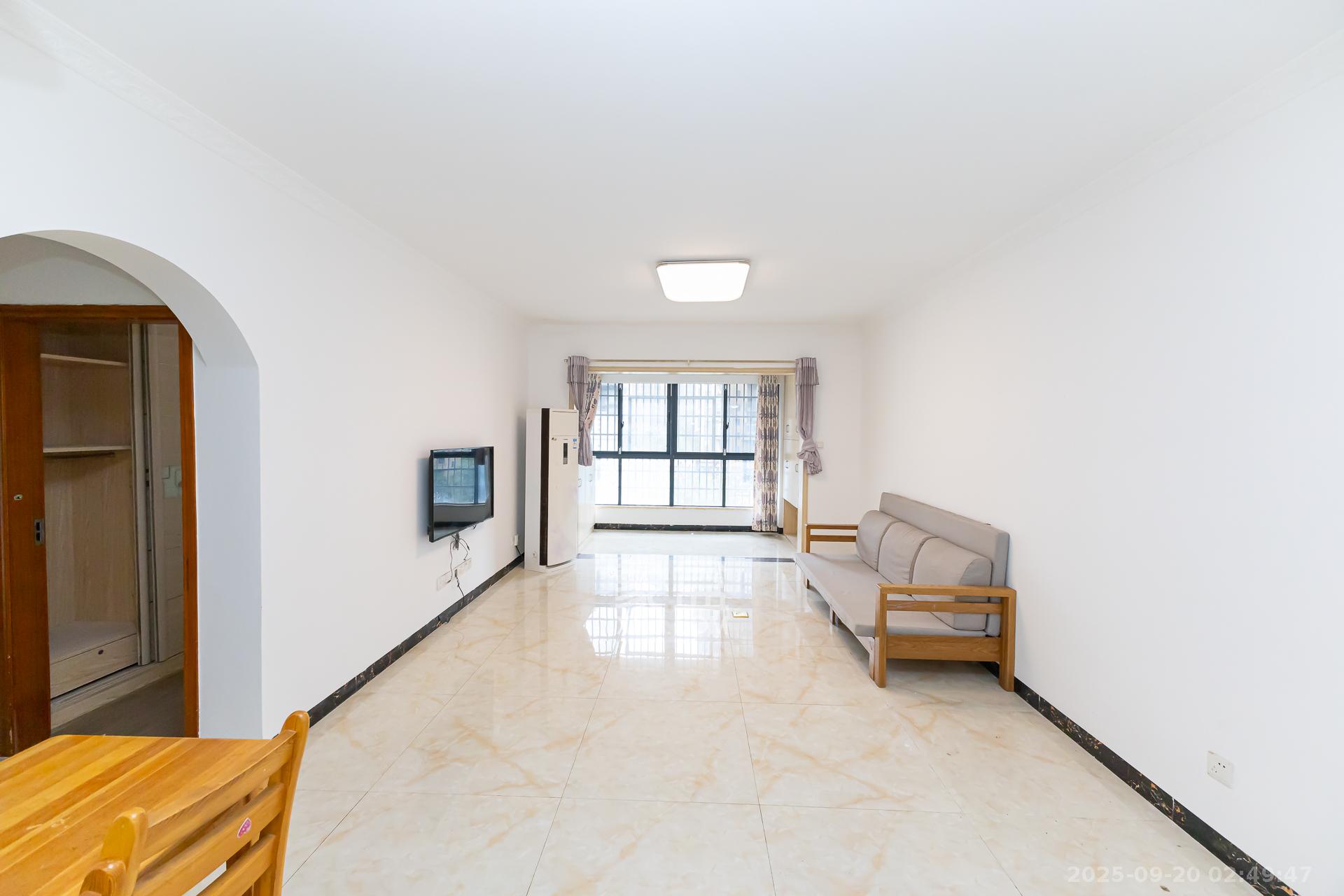 勤诚达新界 3室2厅1卫 69.0万 勤诚达新界 3室2厅1卫 69.0万客厅