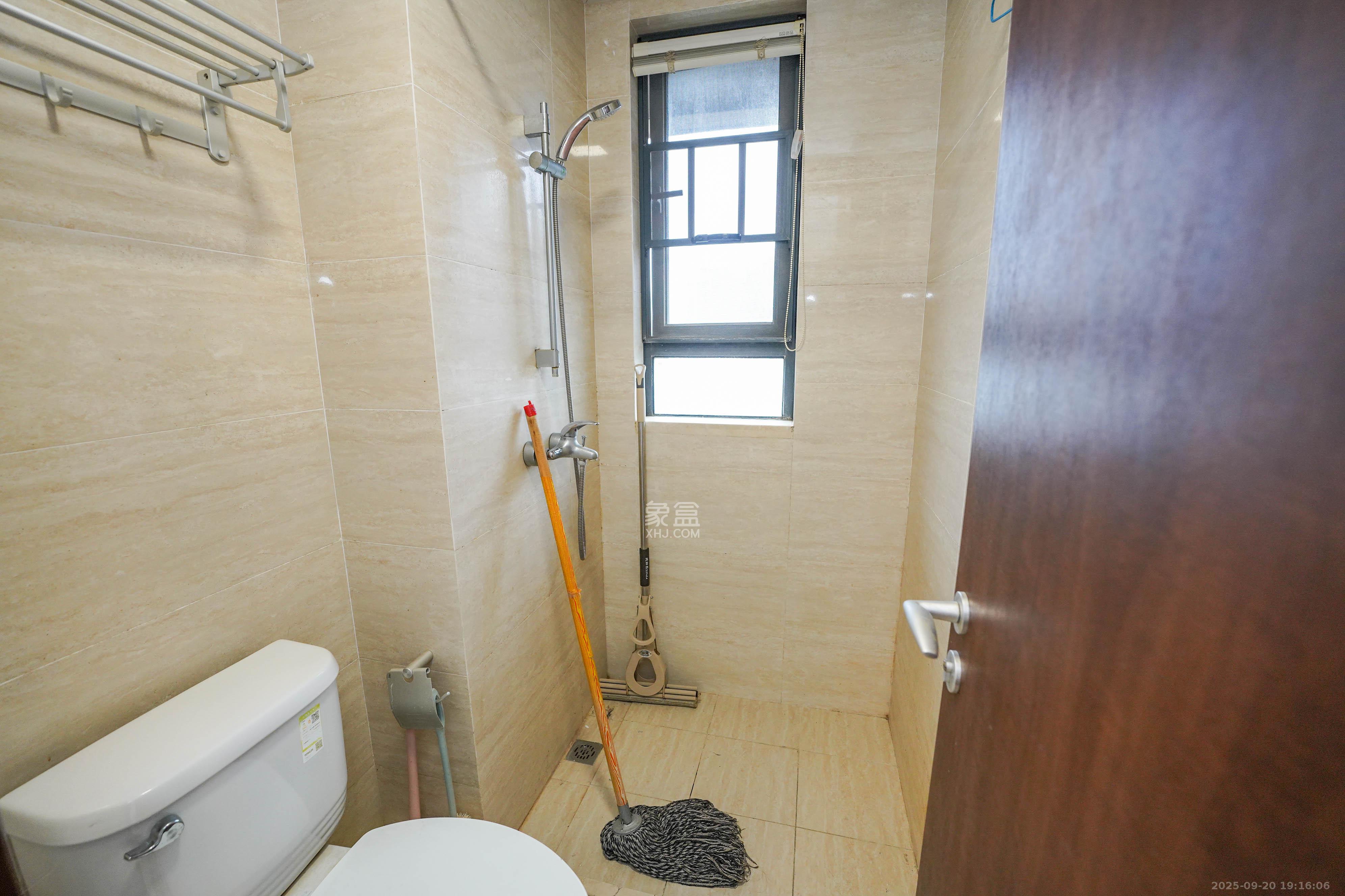 汇金城/嘉华城（二期、三期）  4室2厅2卫    145.0万卫生间