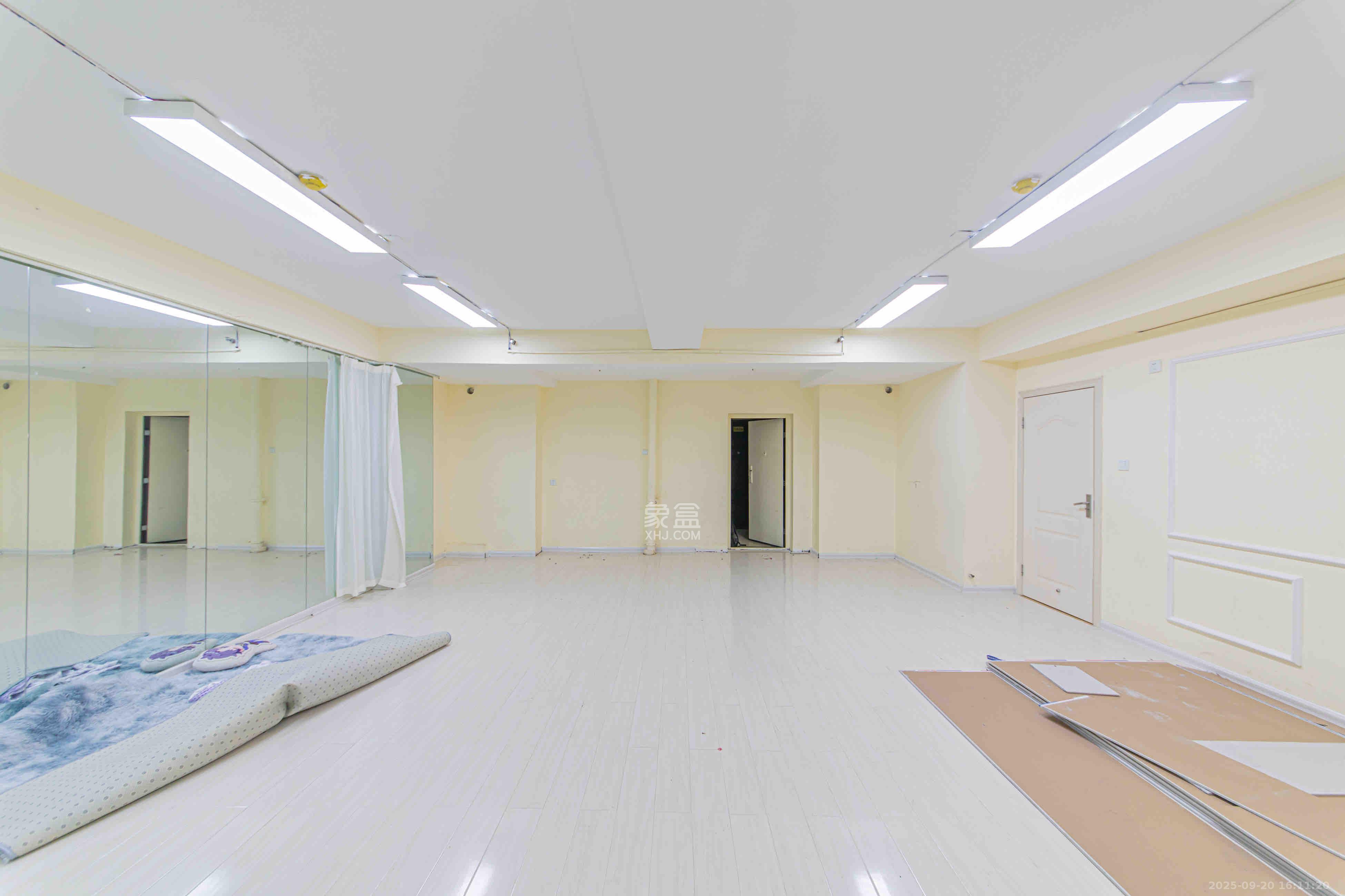 中建芙蓉工社  1室0厅0卫    1000.0元/月 中建芙蓉工社  1室0厅0卫    1000.0元/月