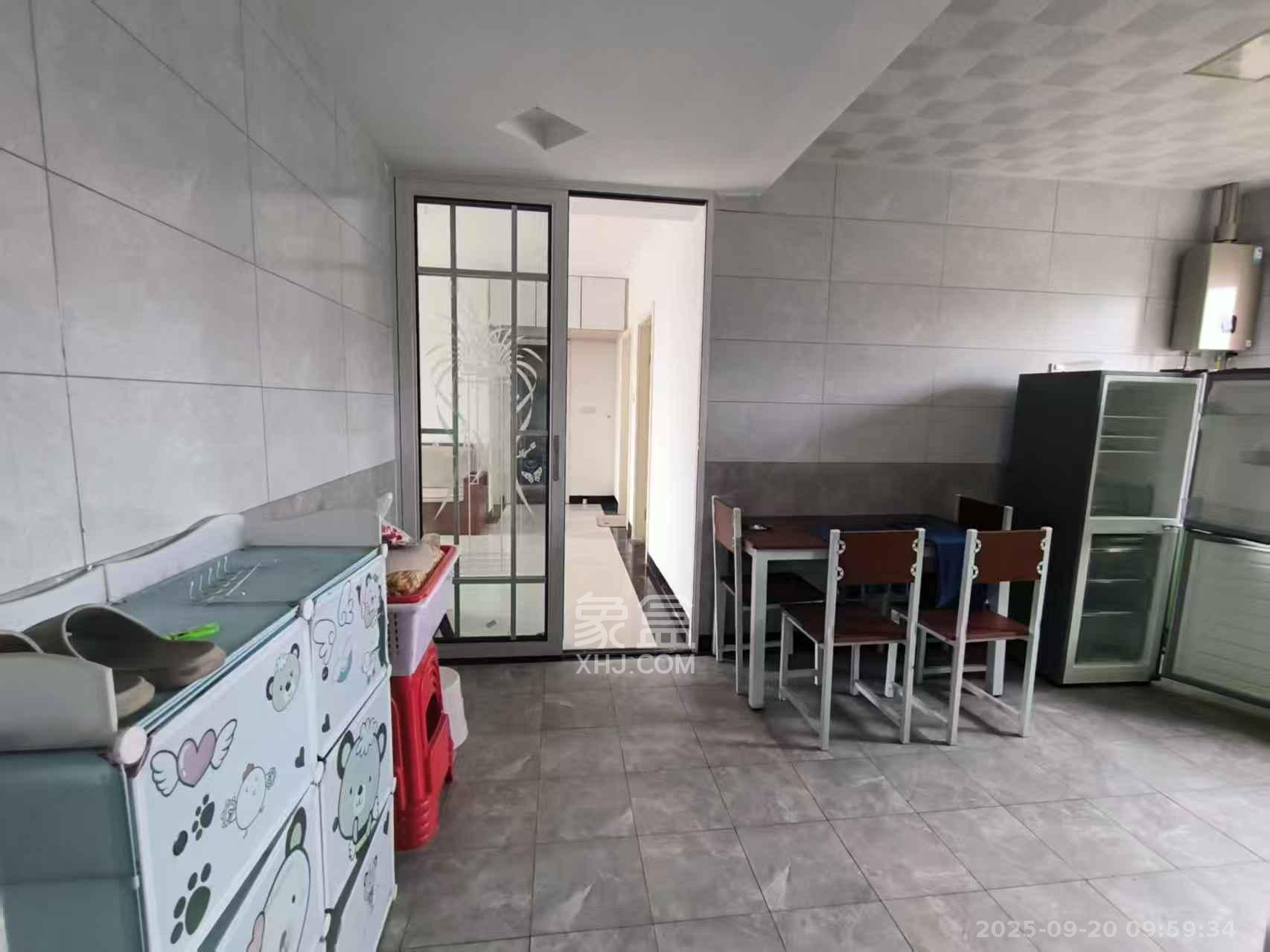 荣盛花语城 3室2厅1卫 1800.0元/月 荣盛花语城 3室2厅1卫 1800.0元/月室内图