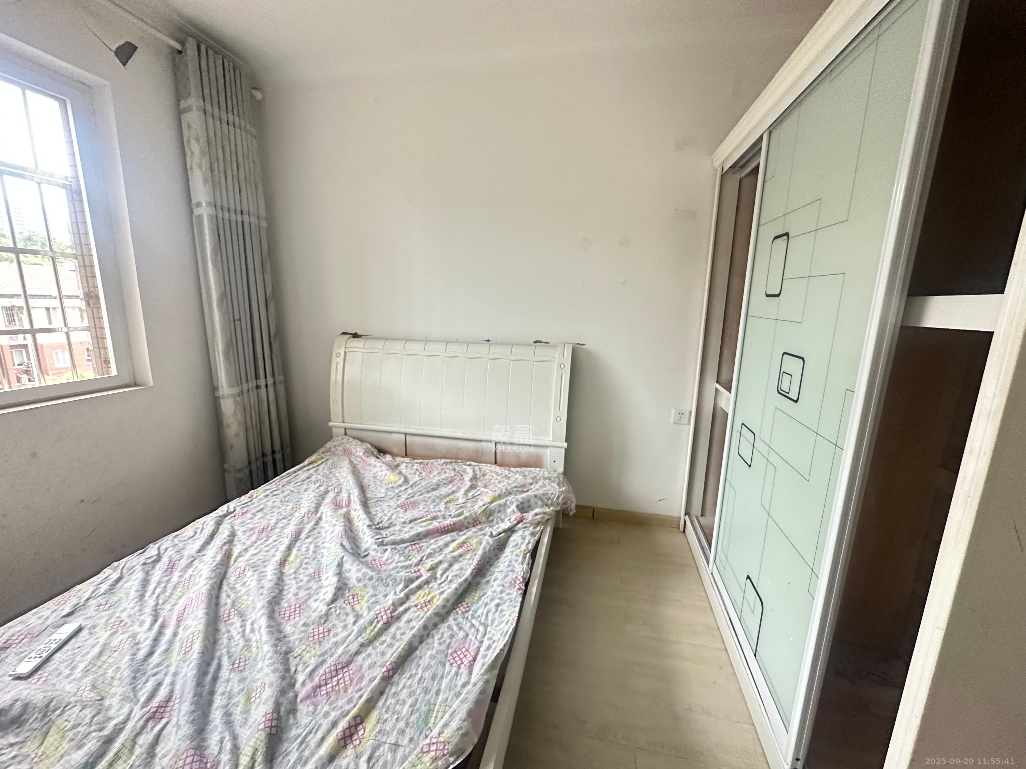 鄱阳小区 3室2厅1卫 1300.0元/月 鄱阳小区 3室2厅1卫 1300.0元/月室内图