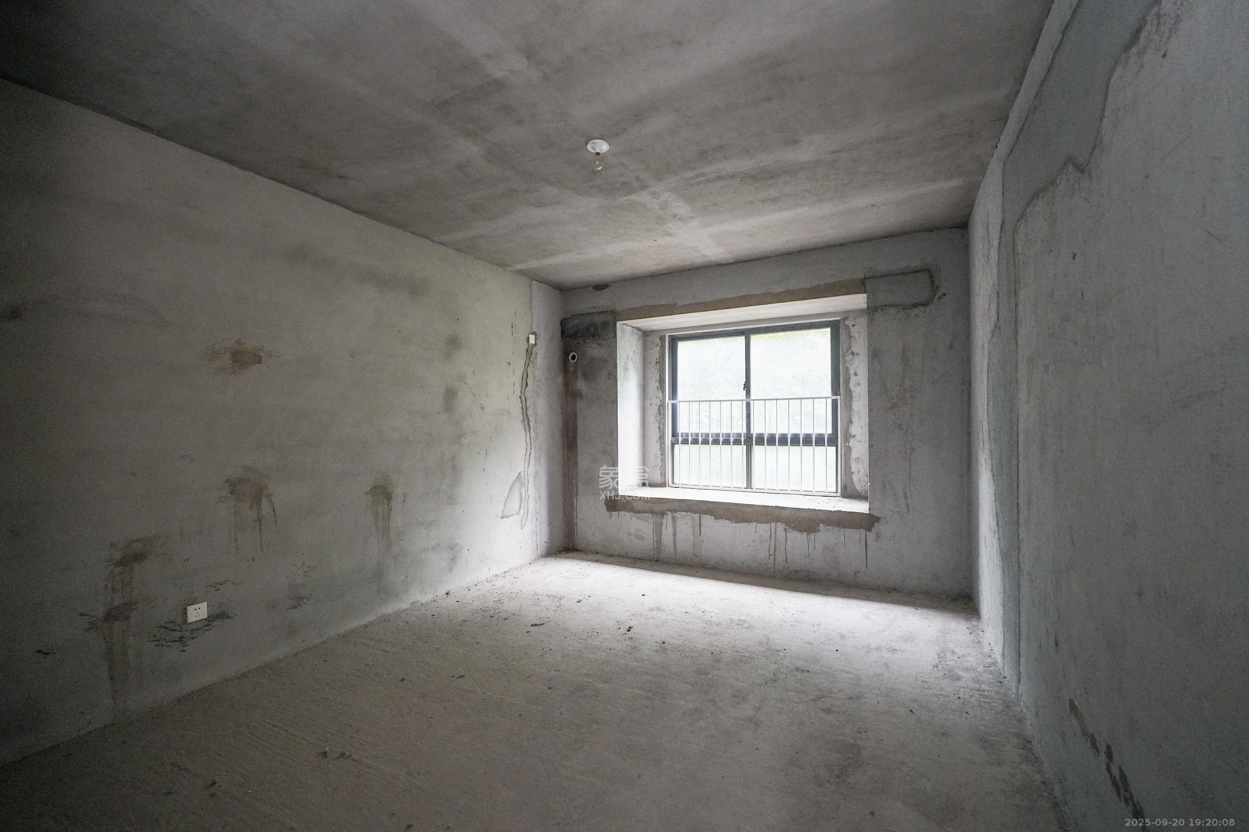 山水嘉园 4室2厅2卫 95.0万 山水嘉园 4室2厅2卫 95.0万卧室