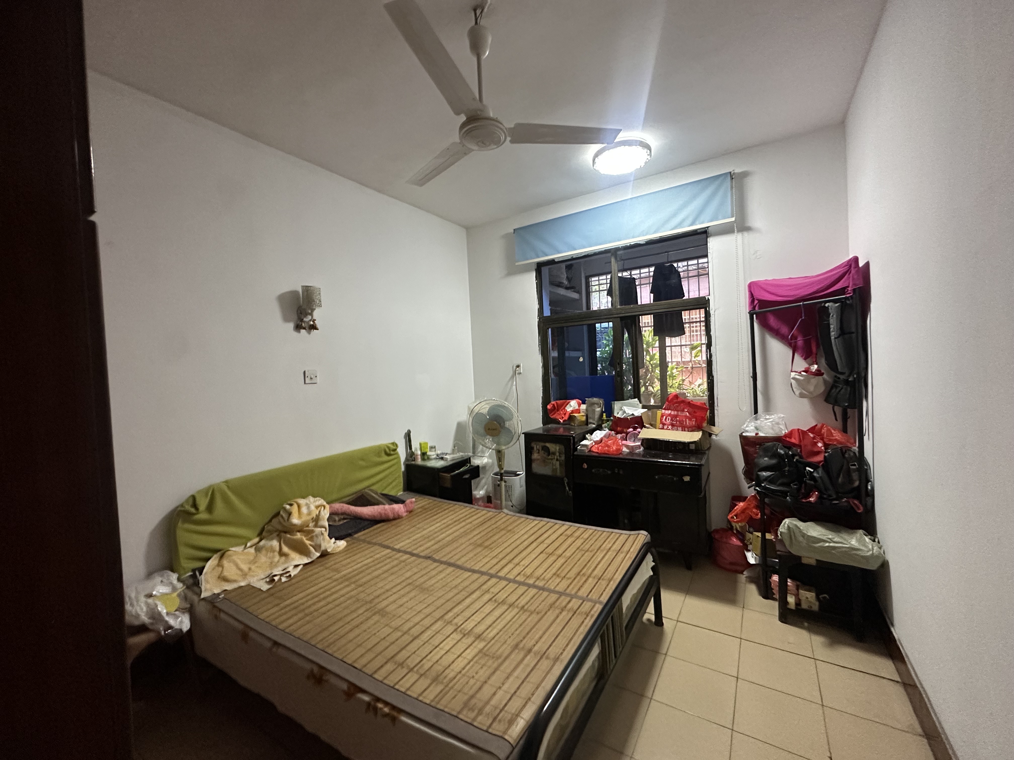 娄底市供销大院家属楼 4室2厅2卫 65.0万 娄底市供销大院家属楼 4室2厅2卫 65.0万客厅