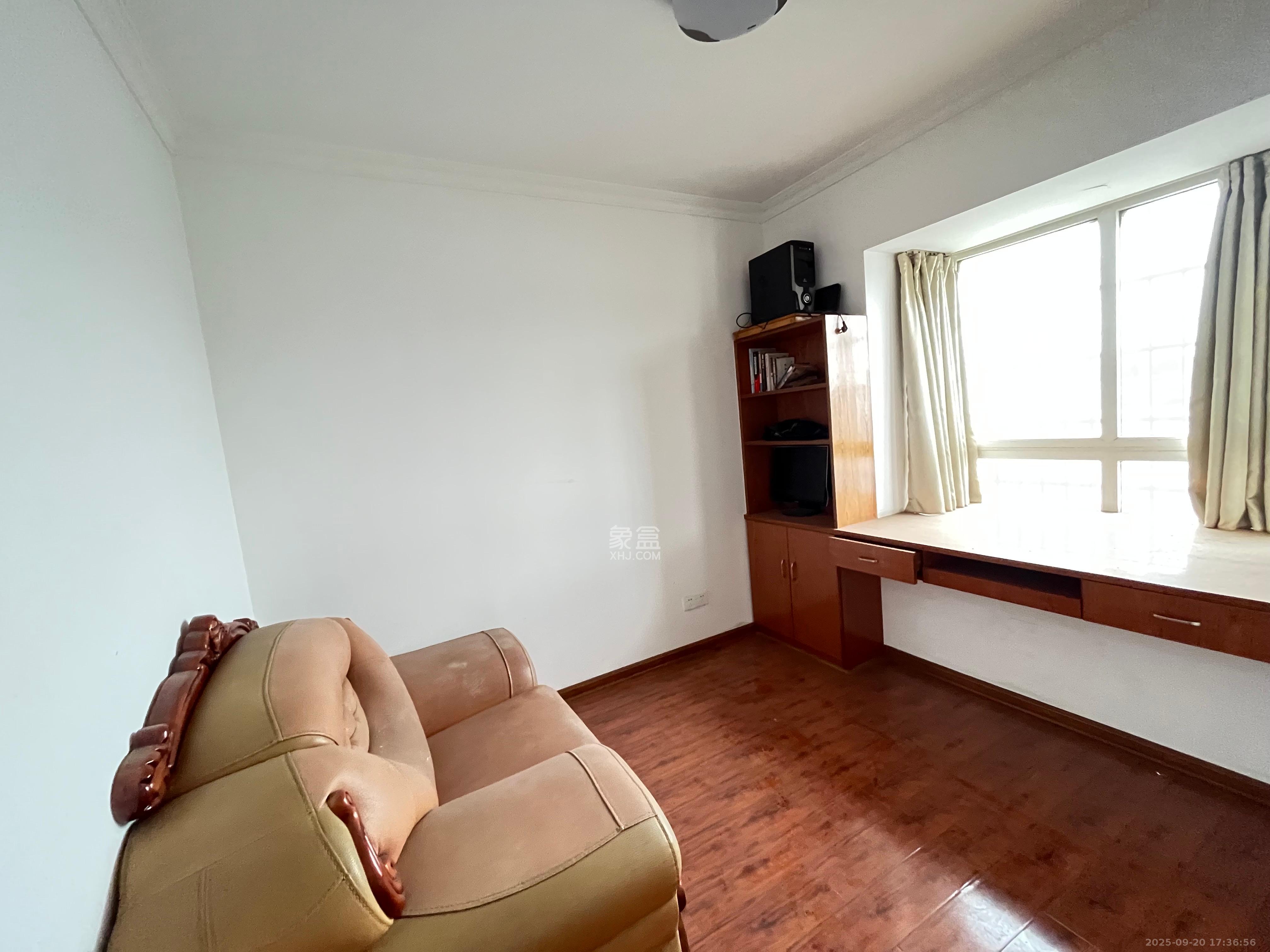 鑫天山城明珠  4室2厅2卫    1700.0元/月室内图