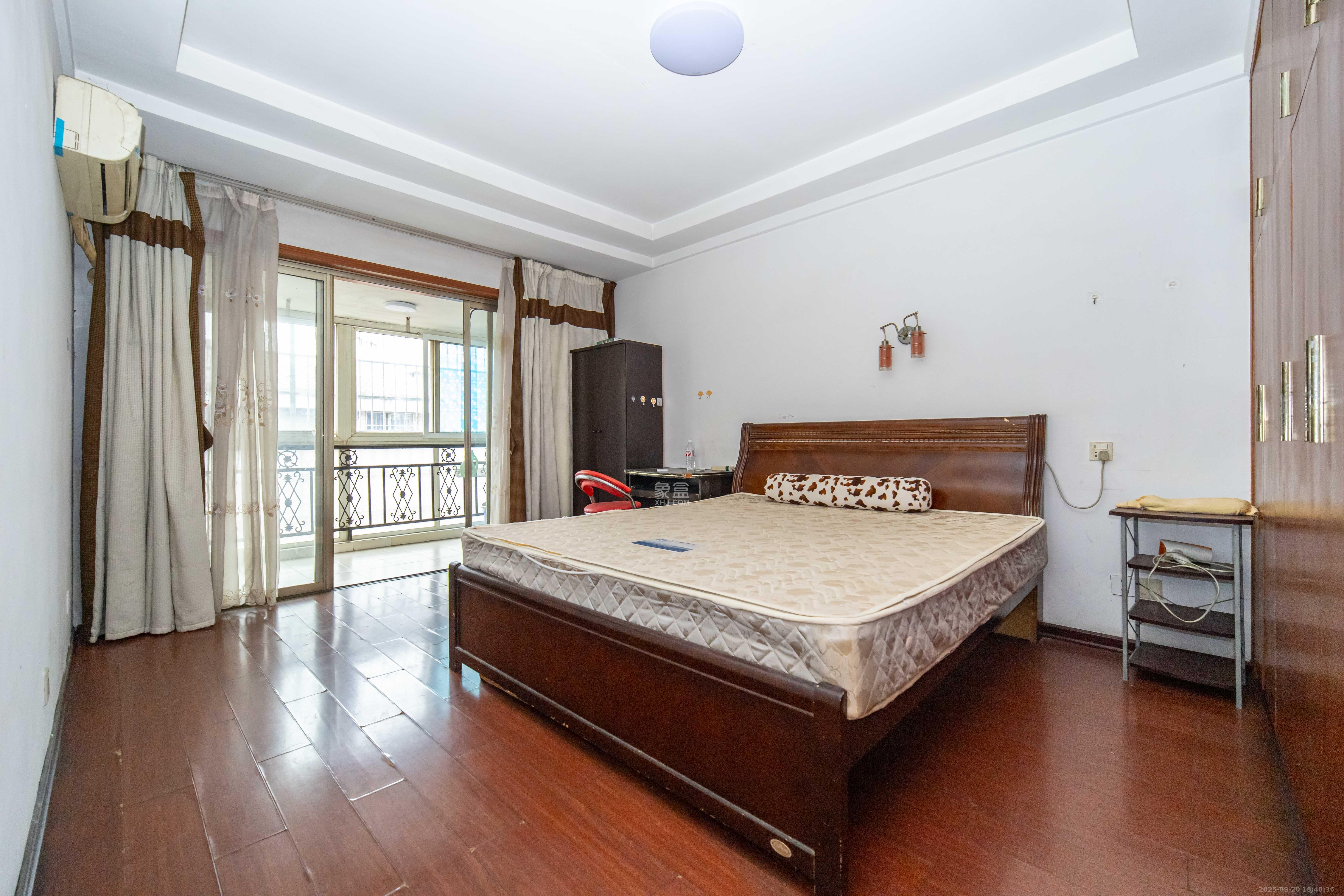 湘绣城  3室2厅1卫    30.0万卧室