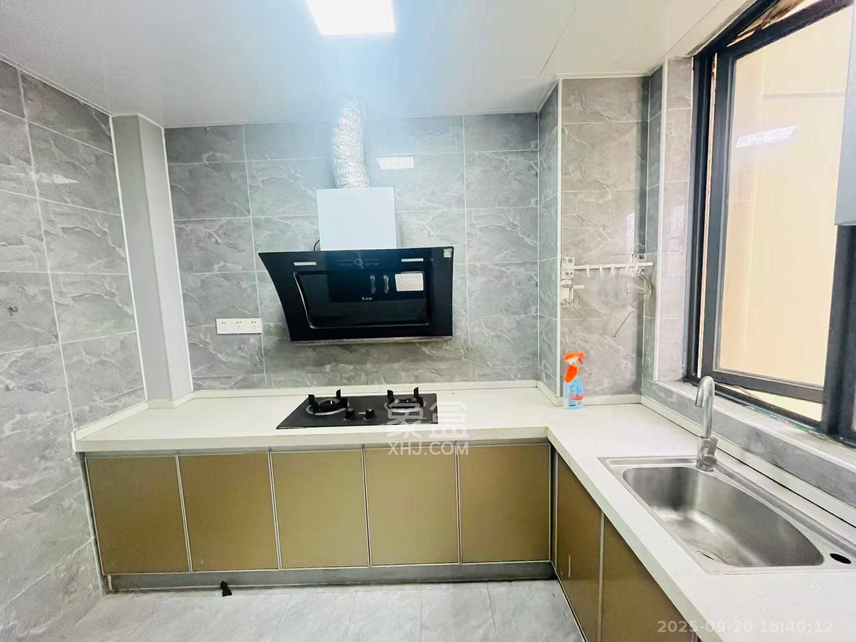 爵世名邸东湖(东湖壹号企业总部基地) 4室2厅1卫 2300.0元/月 爵世名邸东湖(东湖壹号企业总部基地) 4室2厅1卫 2300.0元/月室内图