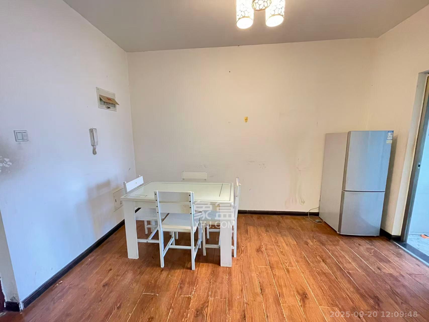 和庄  3室2厅1卫    2200.0元/月室内图