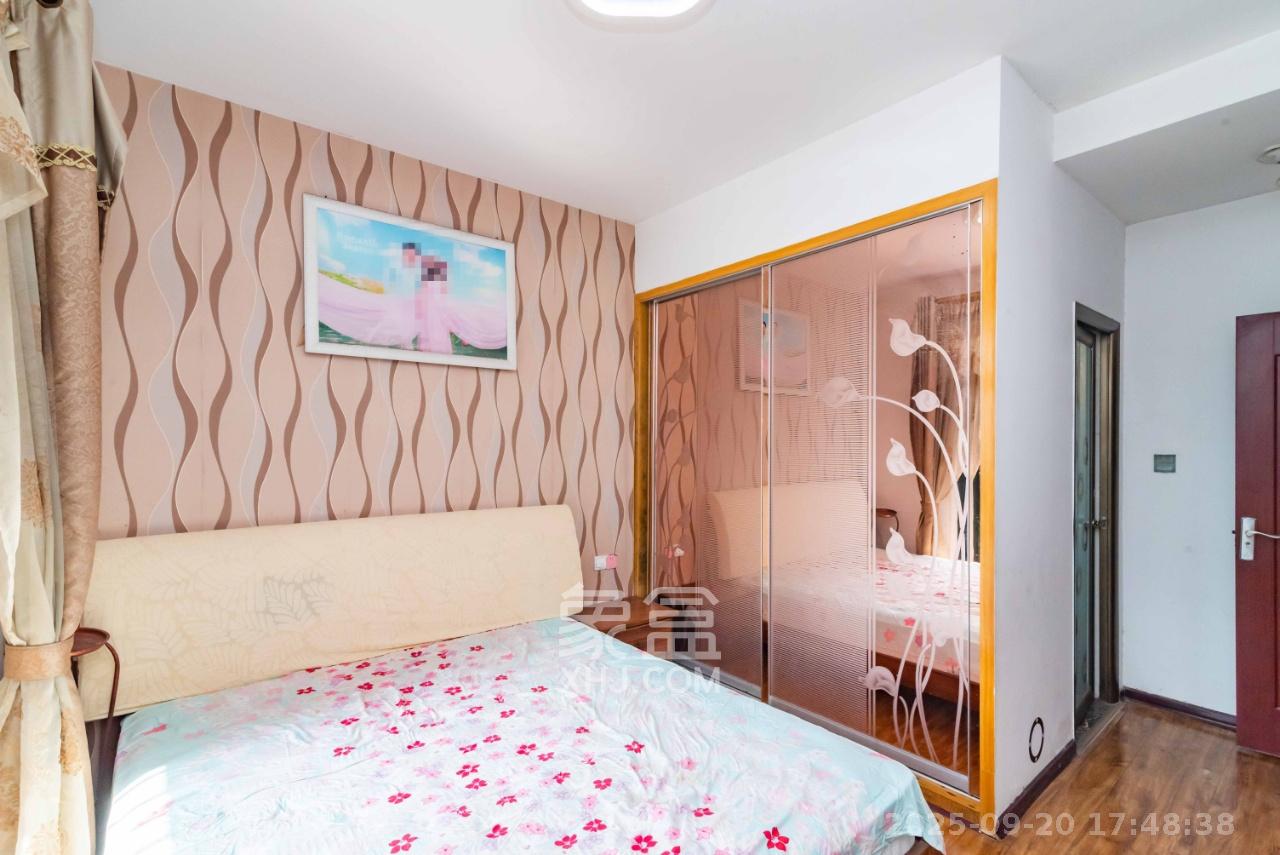 银盘鑫城 3室2厅2卫 1500.0元/月 银盘鑫城 3室2厅2卫 1500.0元/月室内图