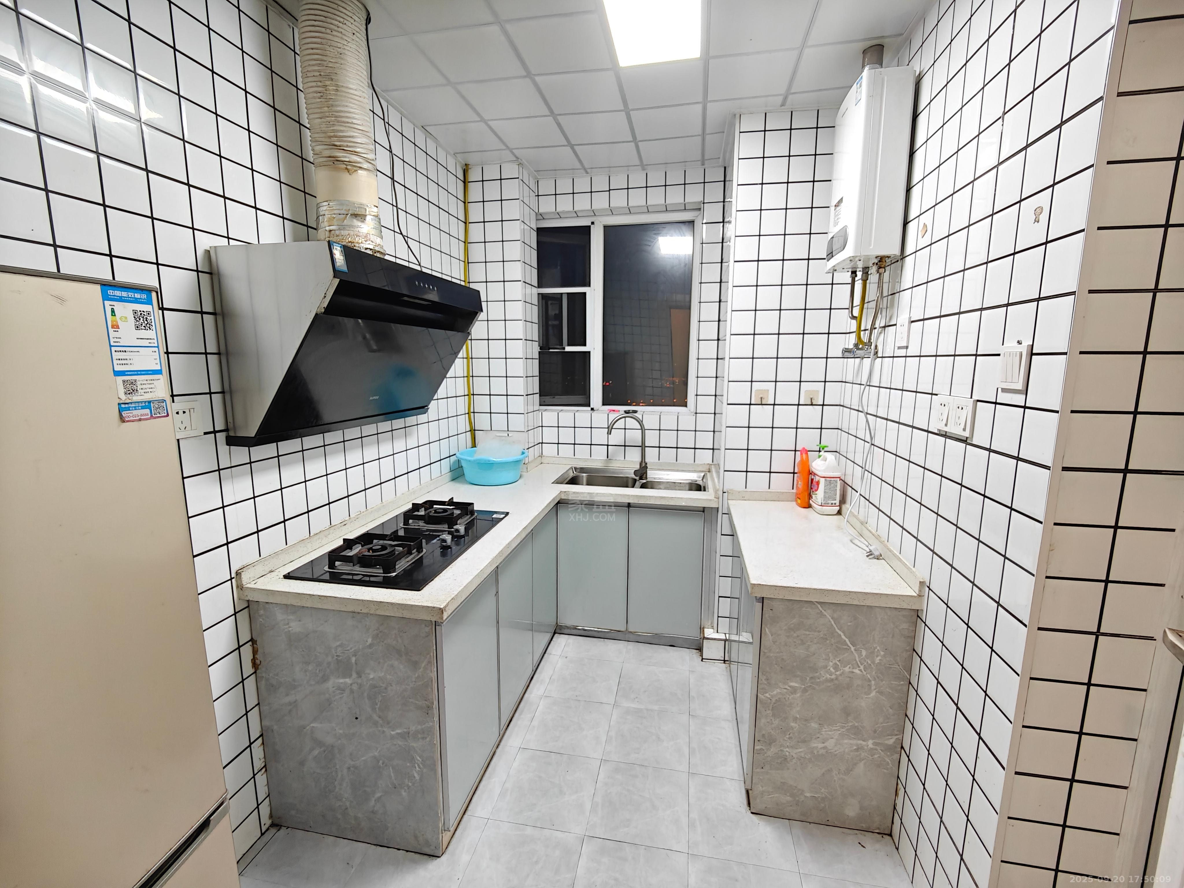 美的城二期  4室2厅1卫    1800.0元/月室内图