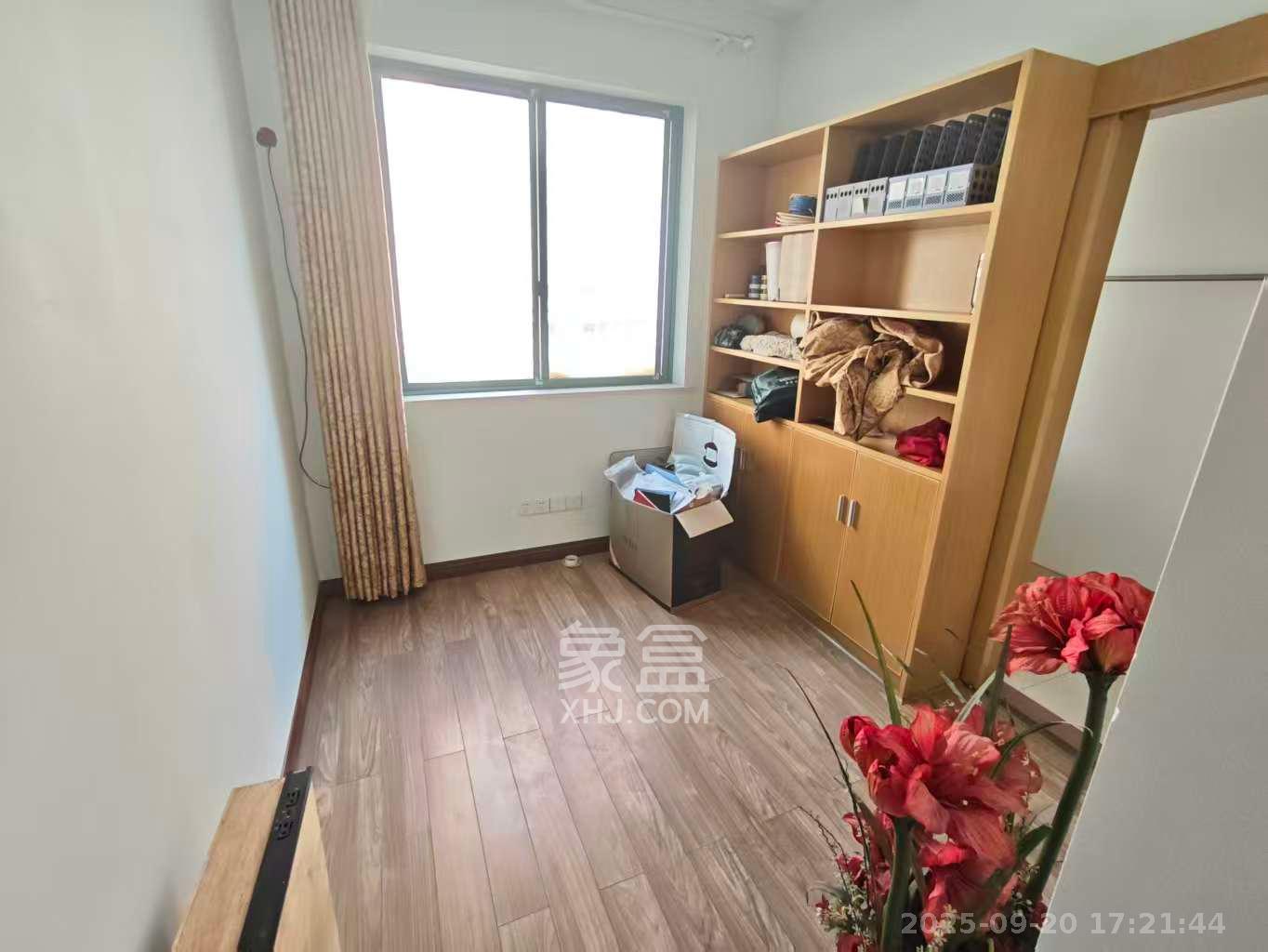 华盛世纪新城 4室2厅2卫 2500.0元/月 华盛世纪新城 4室2厅2卫 2500.0元/月室内图