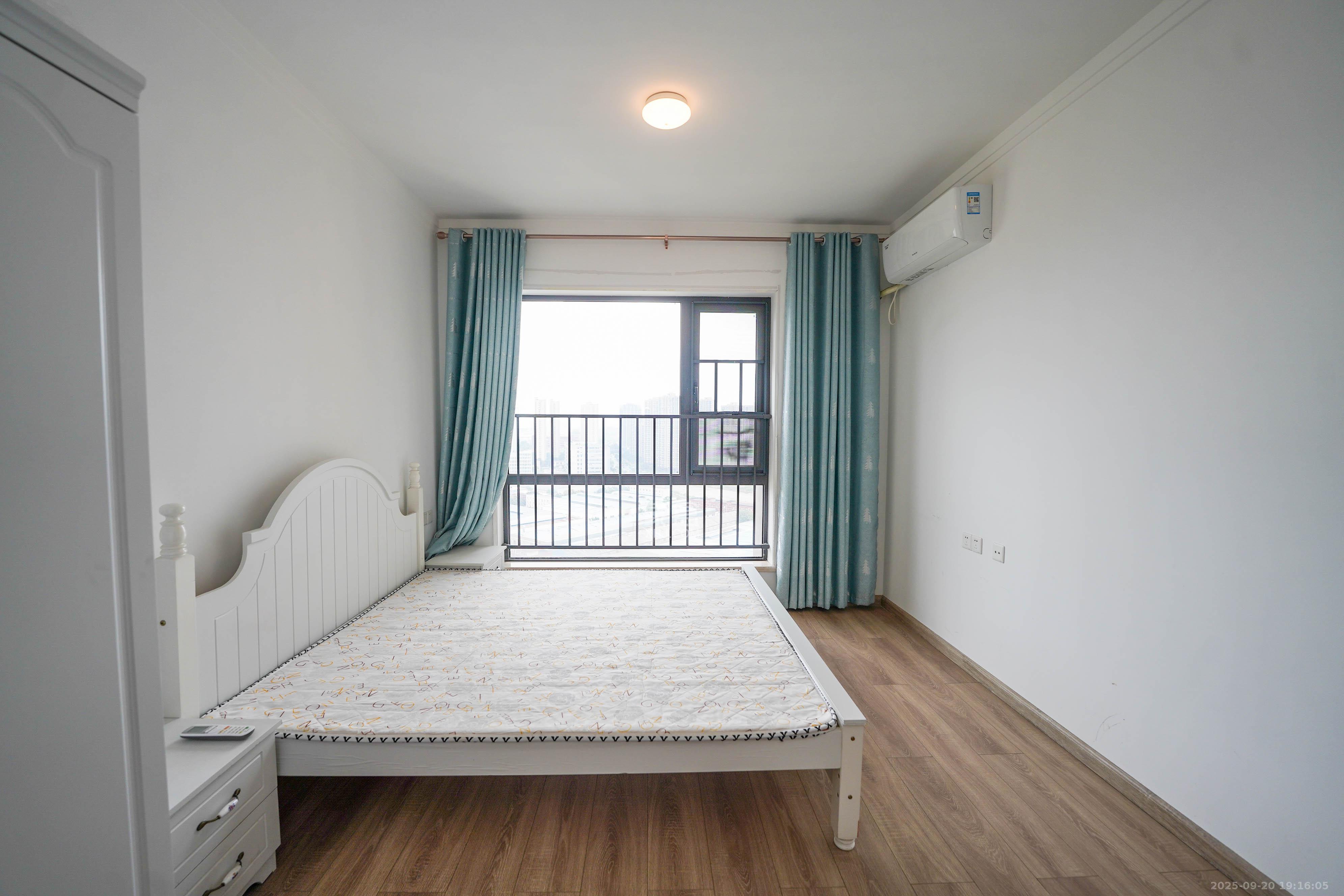 汇金城/嘉华城（二期、三期）  4室2厅2卫    145.0万卧室