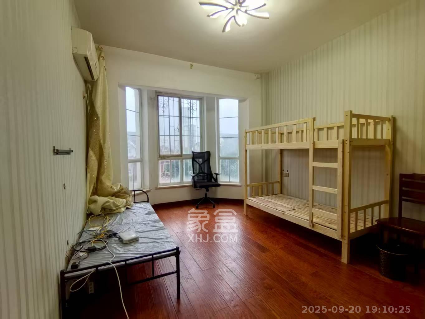 山水英伦 6室2厅3卫 5500.0元/月 山水英伦 6室2厅3卫 5500.0元/月室内图