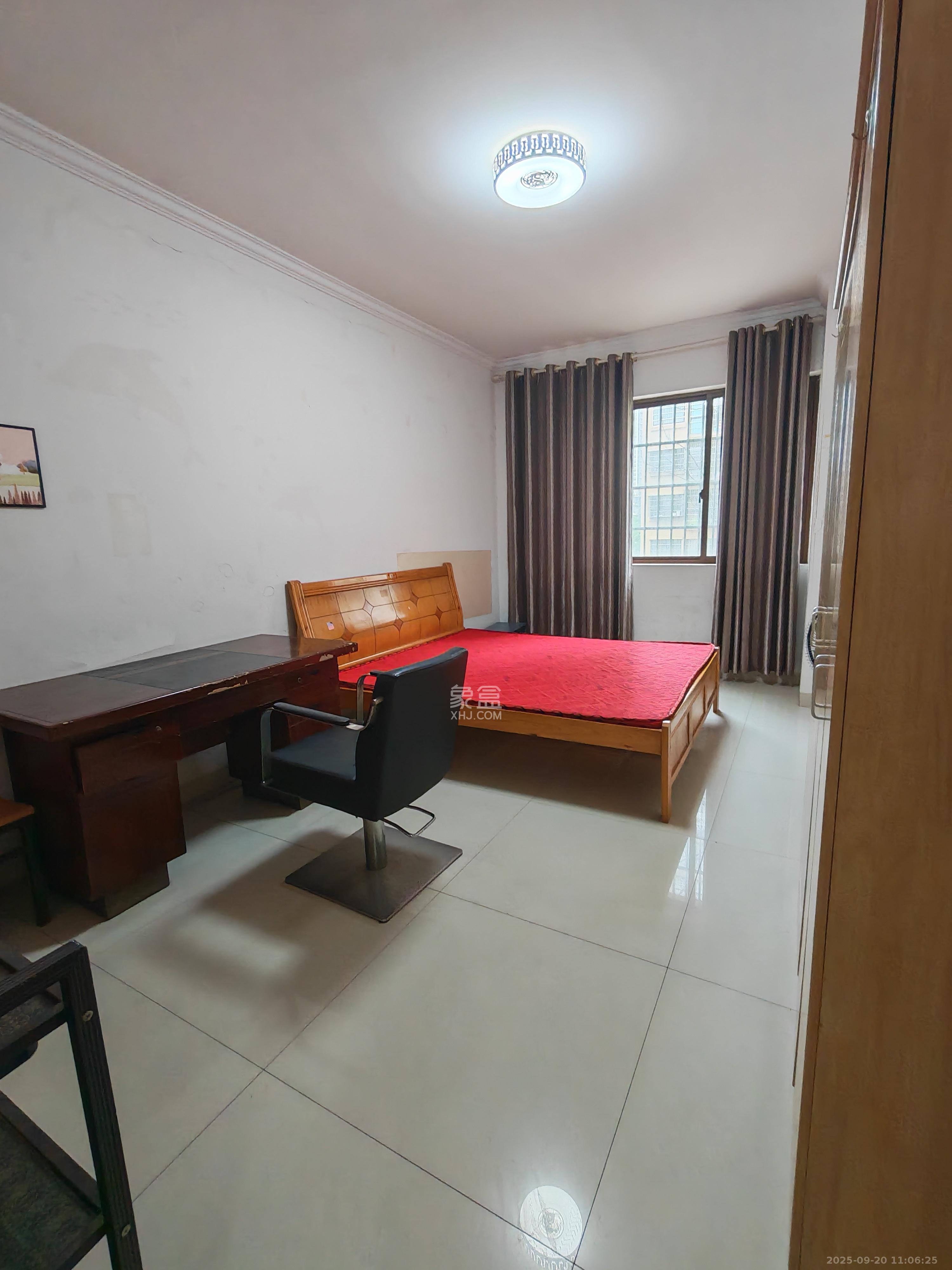 四季星城  2室2厅1卫    1400.0元/月室内图